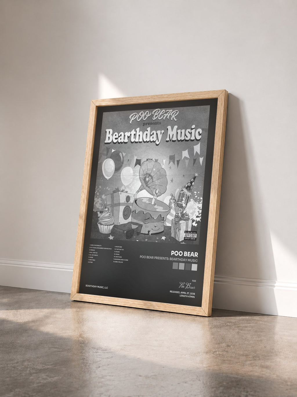 #bois Tableau de l'album Poo Bear Presents: Bearthday Music de Poo Bear vu de trois quarts, cadre en bois brut