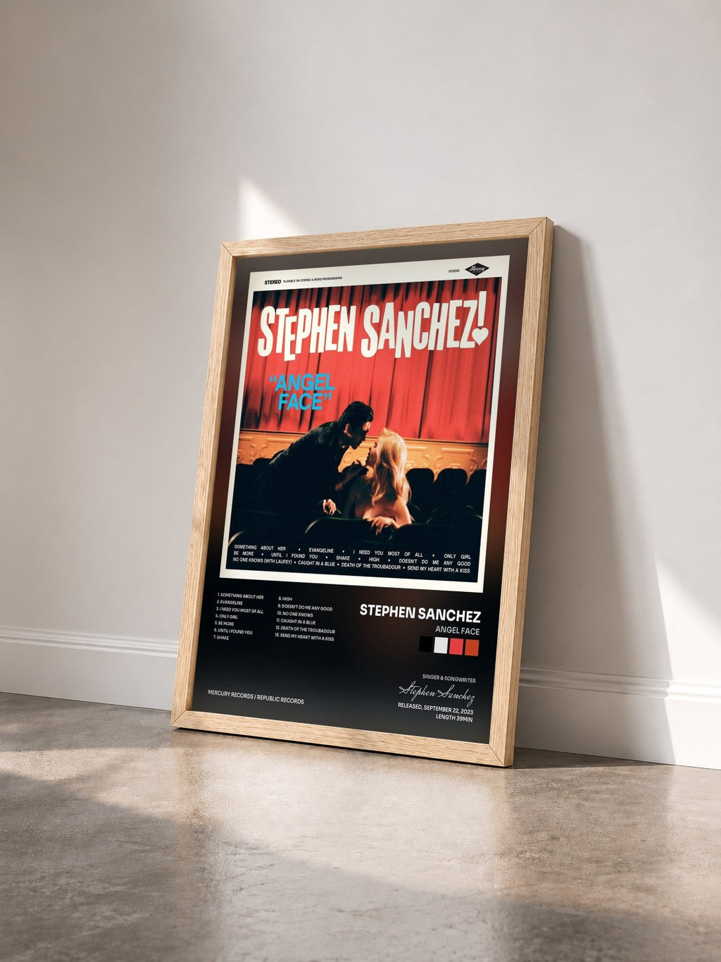 #bois Tableau de l'album Angel Face de Stephen Sanchez vu de trois quarts, cadre en bois brut