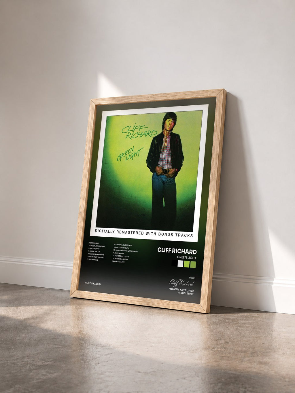 #bois Tableau de l'album Green Light de Cliff Richard vu de trois quarts, cadre en bois brut