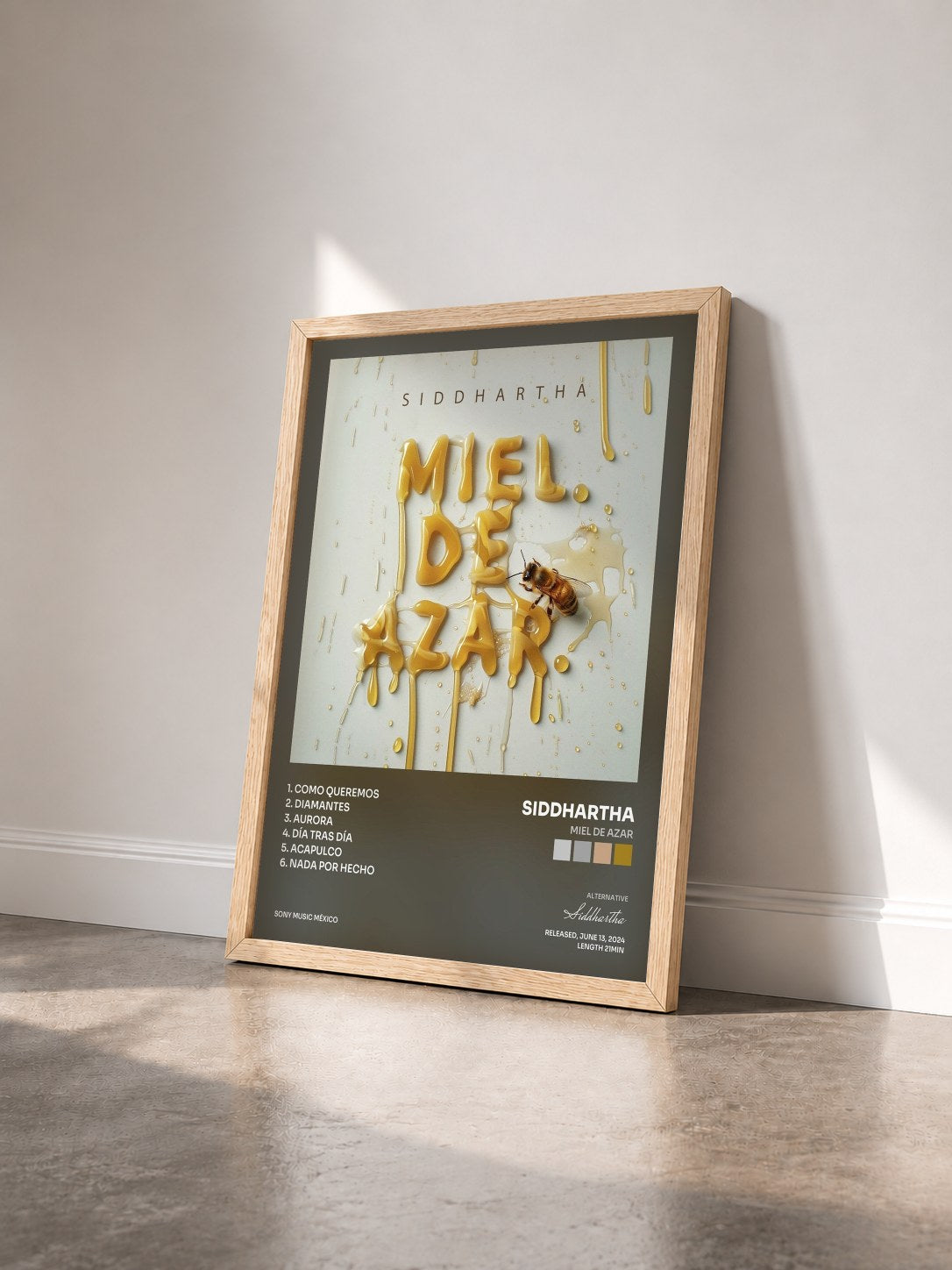 #bois Tableau de l'album Miel de Azar de Siddhartha vu de trois quarts, cadre en bois brut