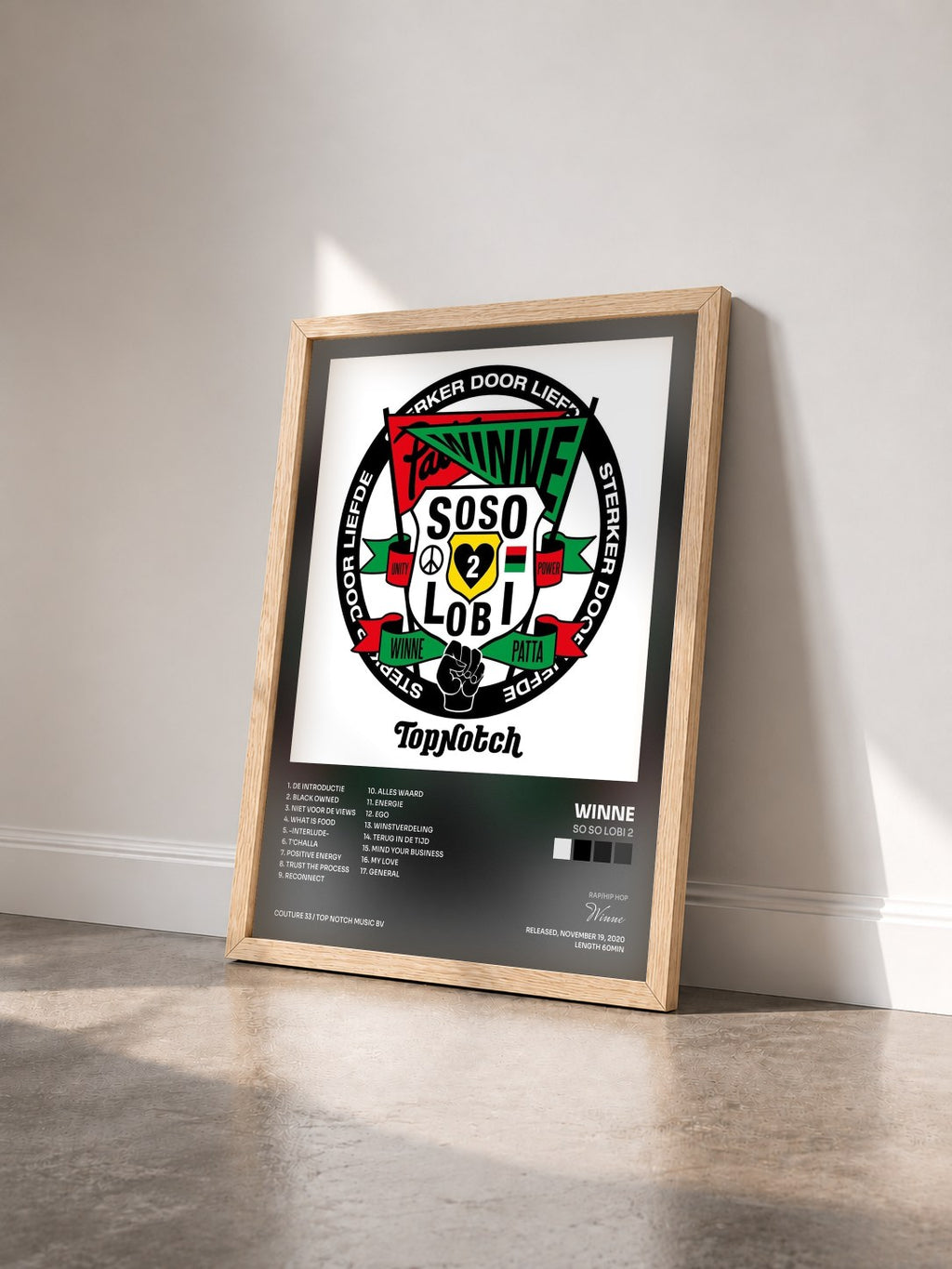 #bois Tableau de l'album So So Lobi 2 de Winne vu de trois quarts, cadre en bois brut