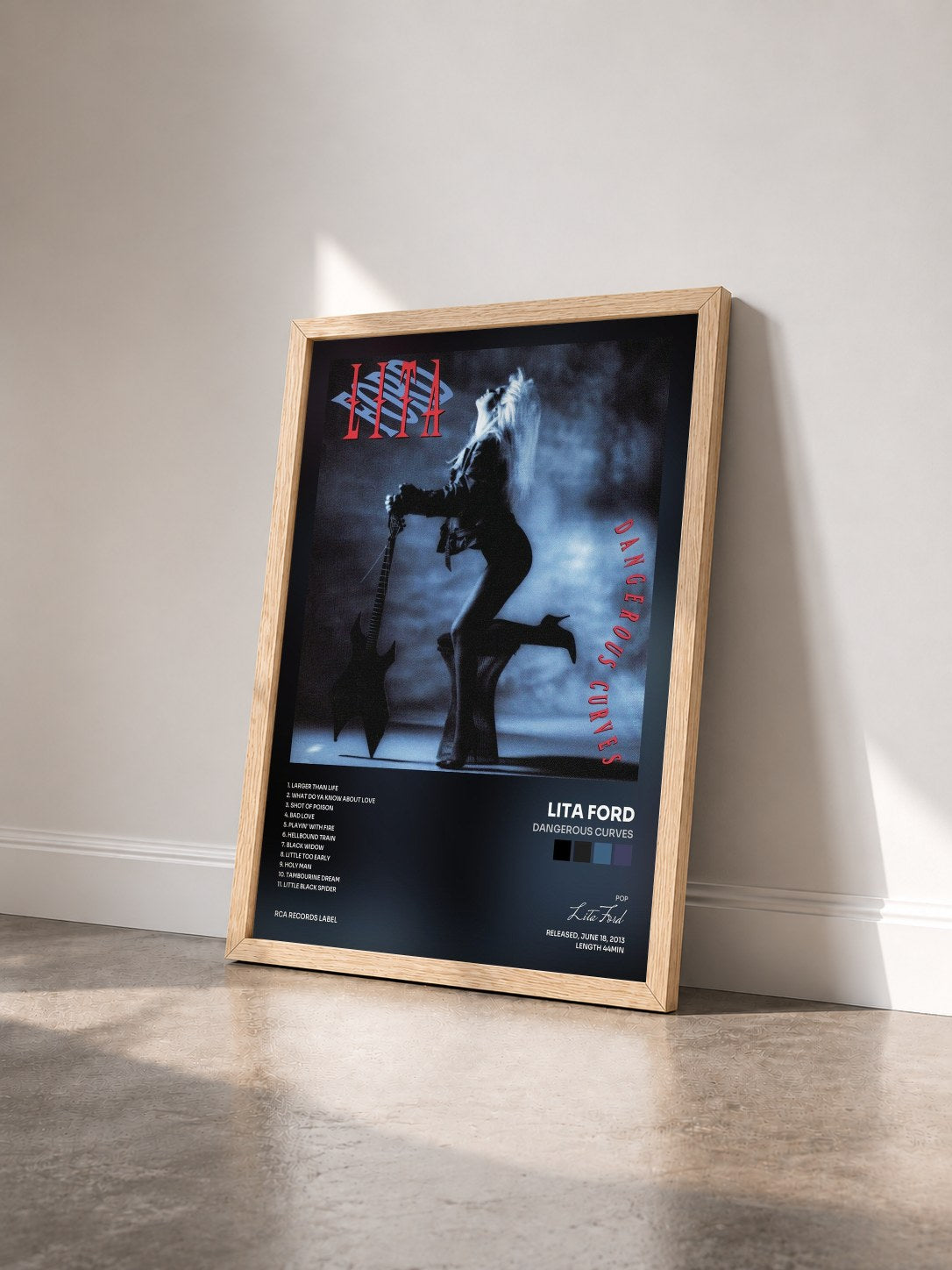 #bois Tableau de l'album Dangerous Curves de Lita Ford vu de trois quarts, cadre en bois brut
