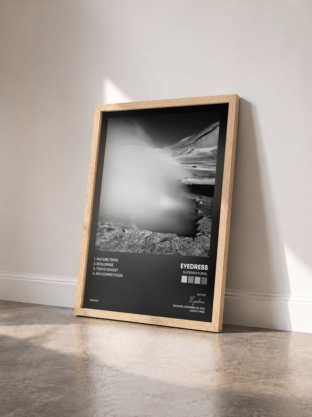 #bois Tableau de l'album Supernatural de Eyedress vu de trois quarts, cadre en bois brut