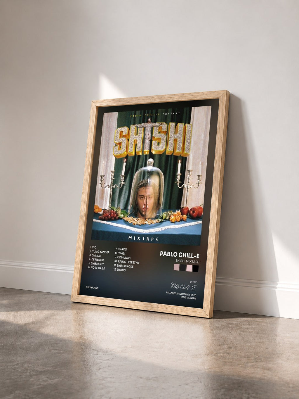 #bois Tableau de l'album SHISHI Mixtape de Pablo Chill-E vu de trois quarts, cadre en bois brut