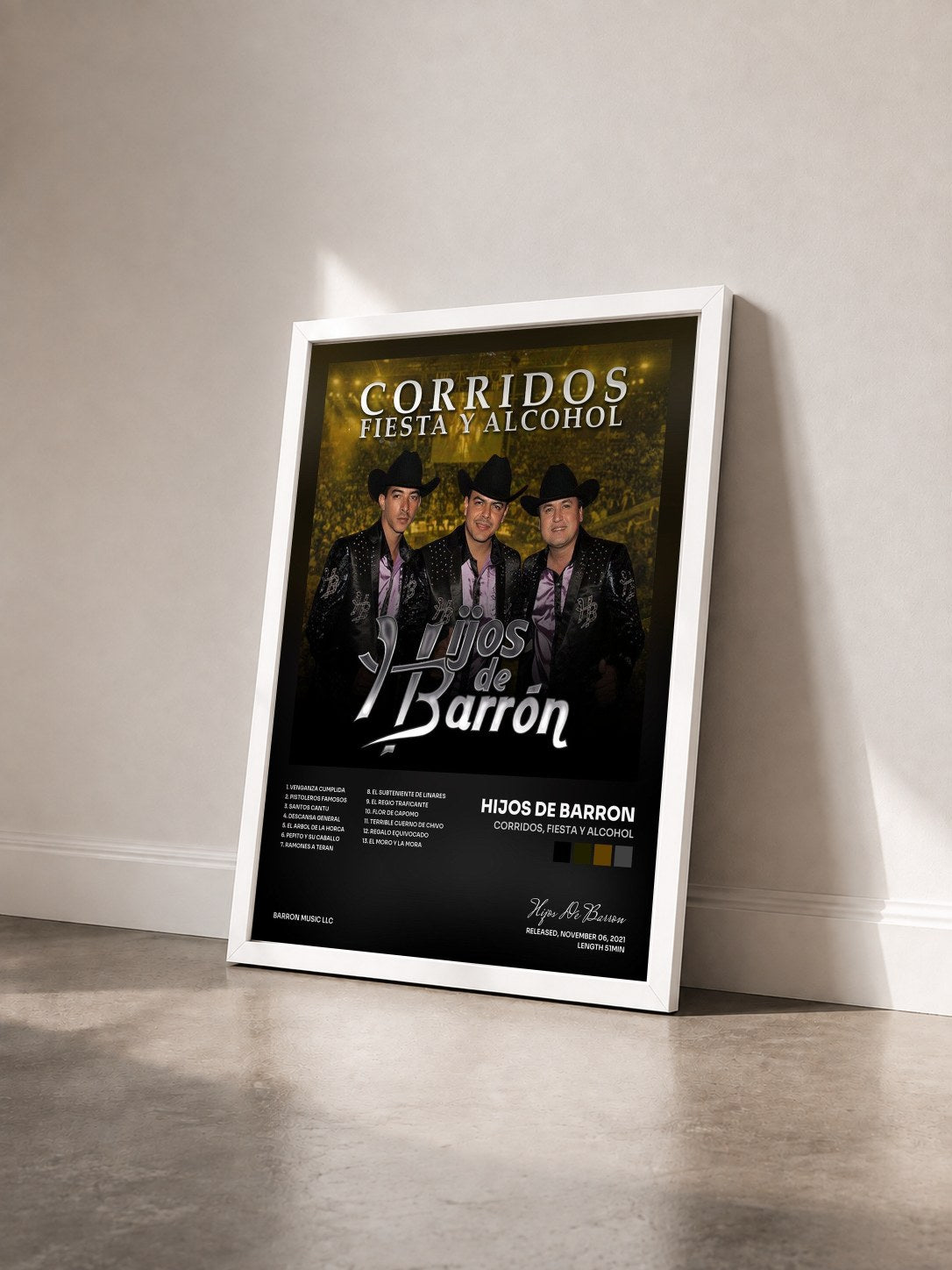 #blanc Tableau de l'album Corridos, Fiesta y Alcohol de Hijos De Barron vu de trois quarts, cadre blanc