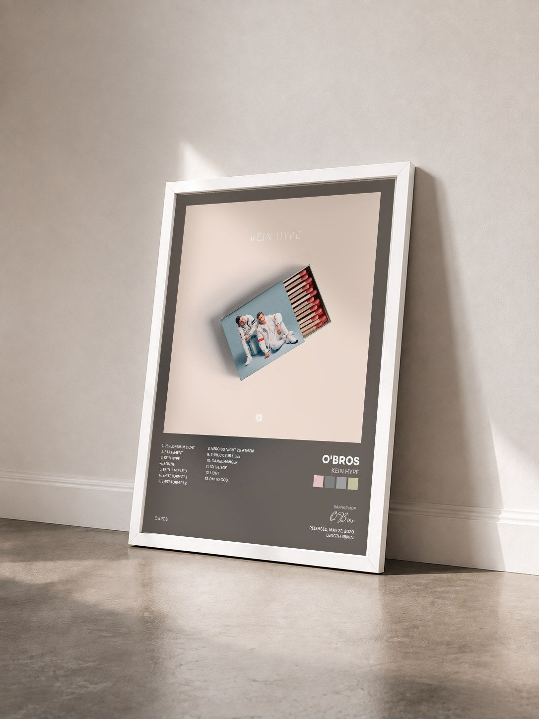 #blanc Tableau de l'album Kein Hype de O'Bros vu de trois quarts, cadre blanc