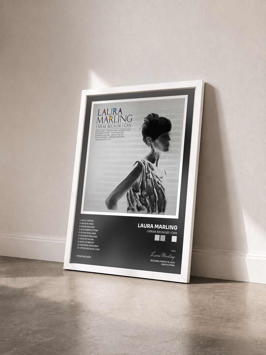 #blanc Tableau de l'album I Speak Because I Can de Laura Marling vu de trois quarts, cadre blanc