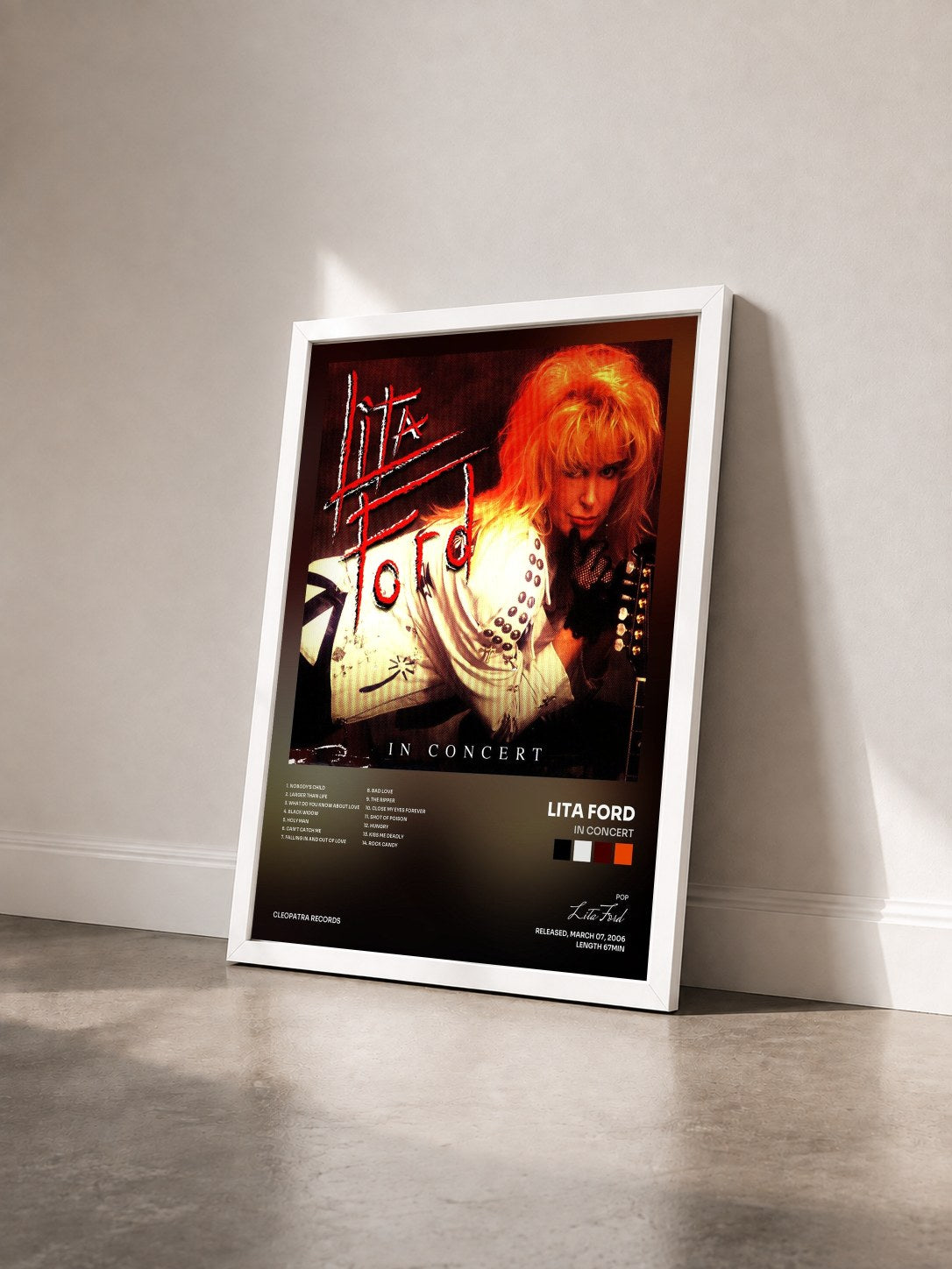 #blanc Tableau de l'album In Concert de Lita Ford vu de trois quarts, cadre blanc