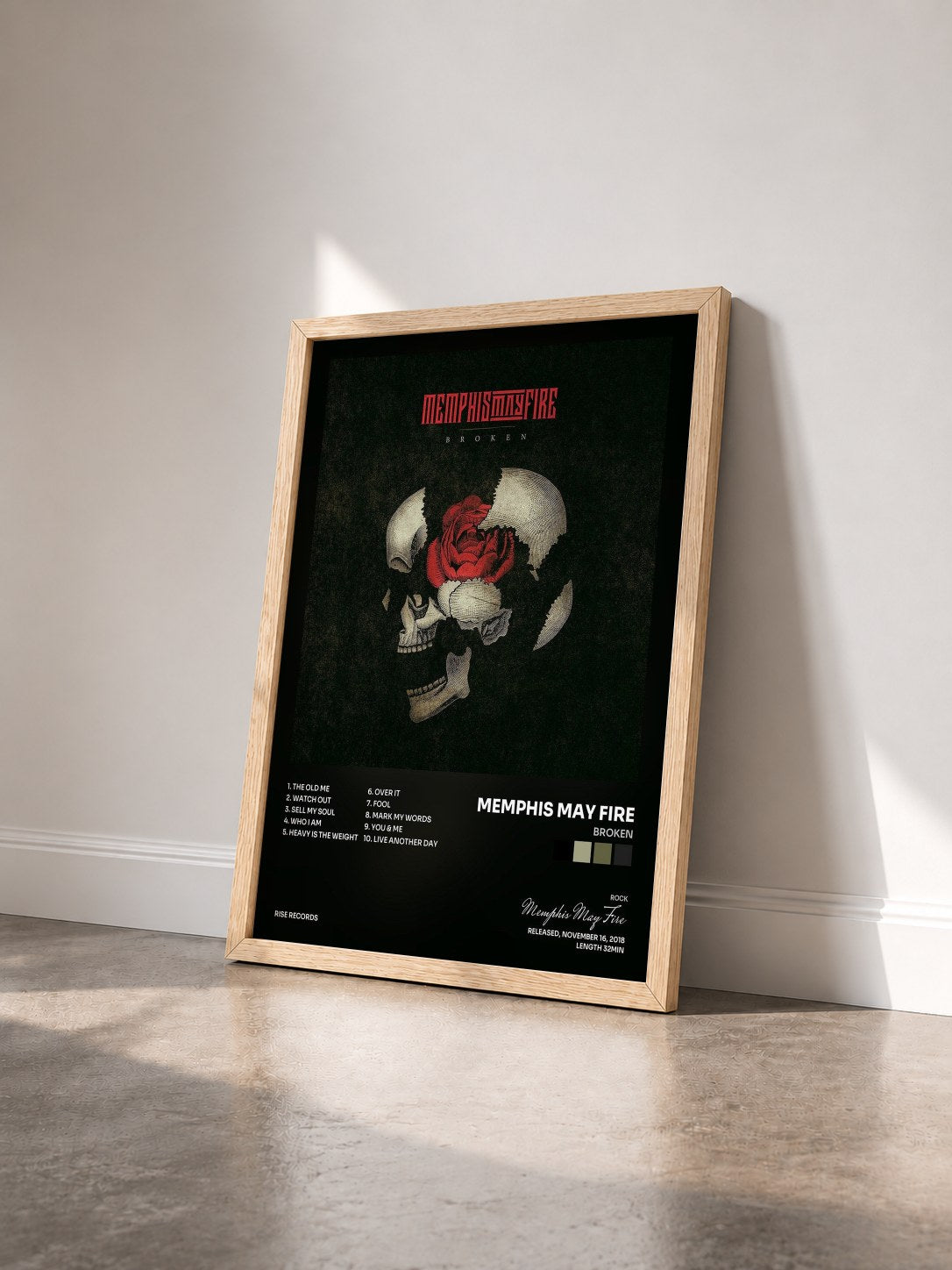 #bois Tableau de l'album Broken de Memphis May Fire vu de trois quarts, cadre en bois brut