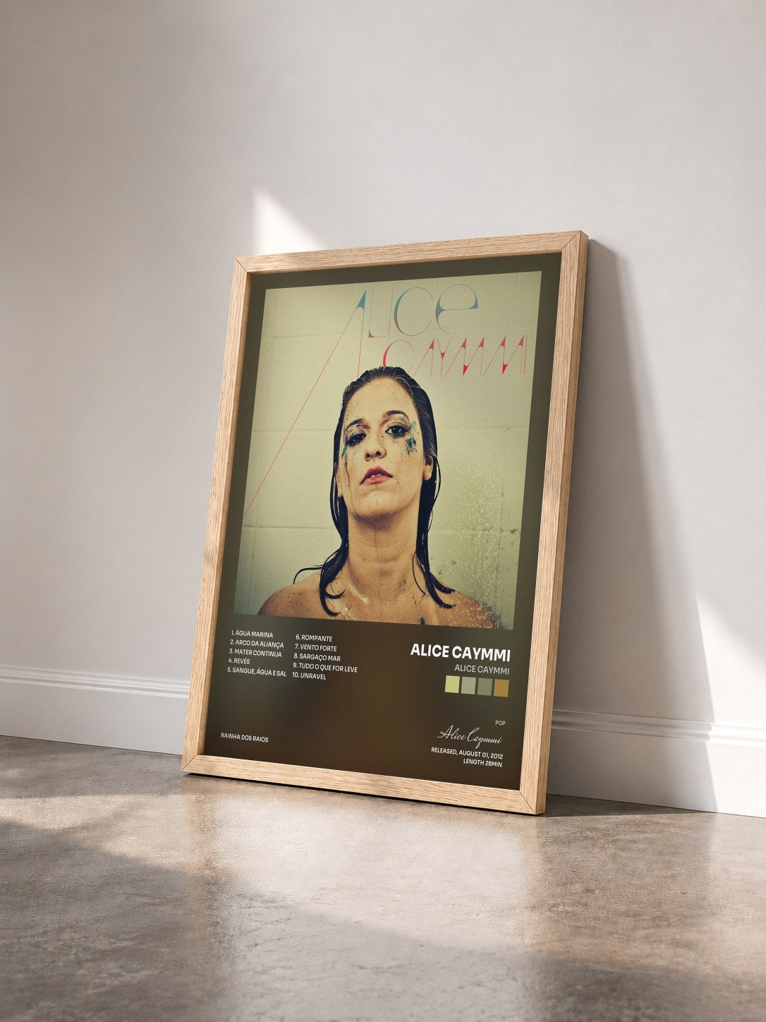 #bois Tableau de l'album Alice Caymmi de Alice Caymmi vu de trois quarts, cadre en bois brut