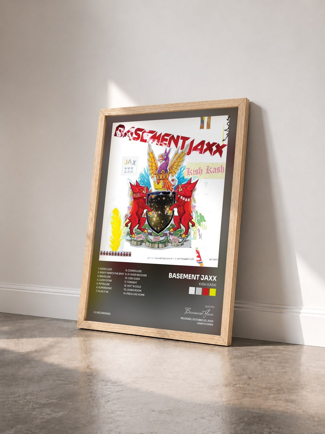 #bois Tableau de l'album Kish Kash de Basement Jaxx vu de trois quarts, cadre en bois brut