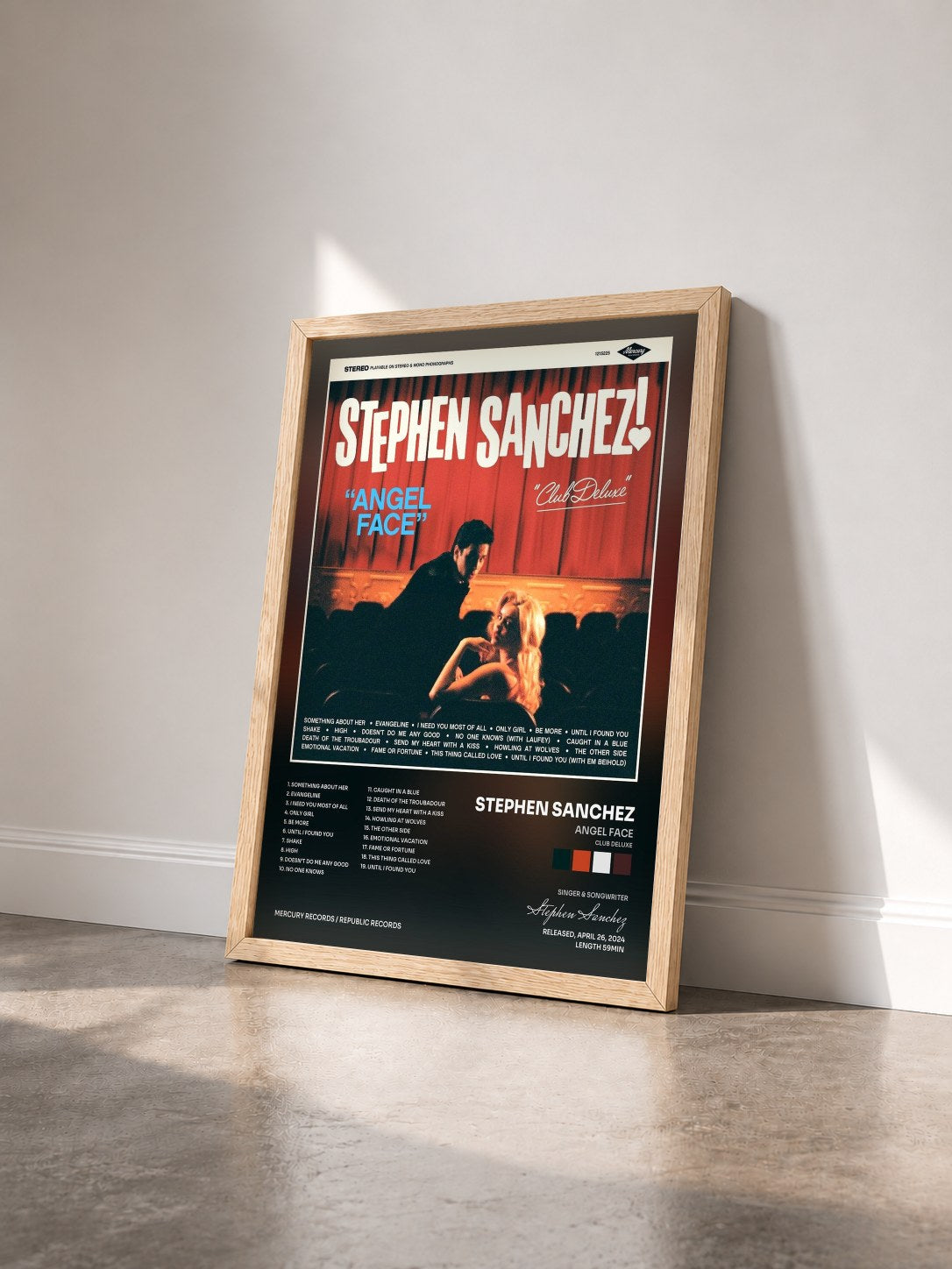 #bois Tableau de l'album Angel Face (Club Deluxe) de Stephen Sanchez vu de trois quarts, cadre en bois brut