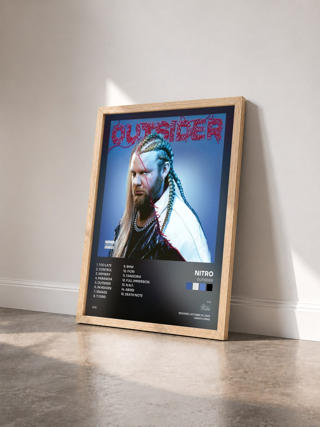 #bois Tableau de l'album OUTSIDER de Nitro vu de trois quarts, cadre en bois brut