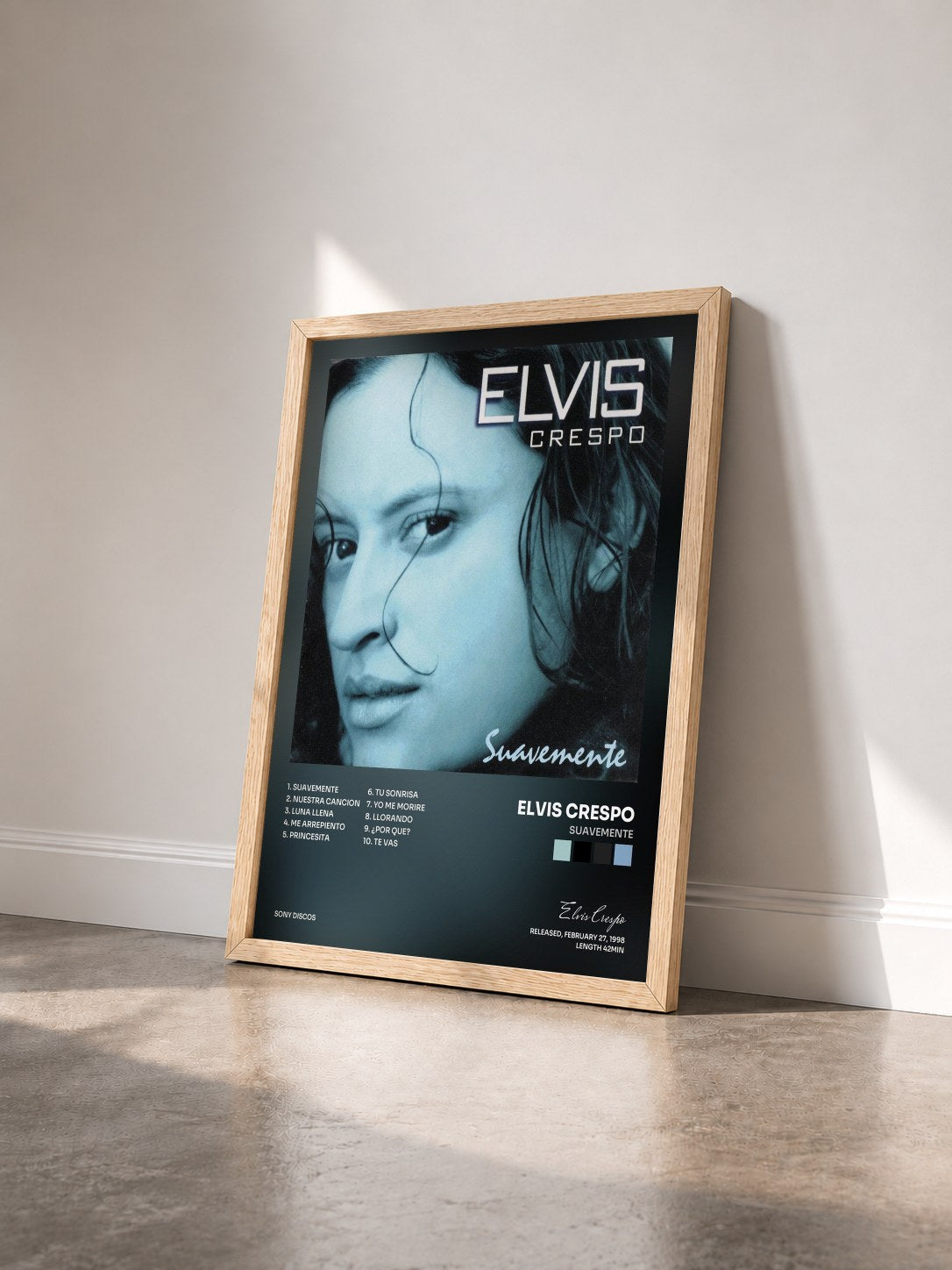 #bois Tableau de l'album Suavemente de Elvis Crespo vu de trois quarts, cadre en bois brut