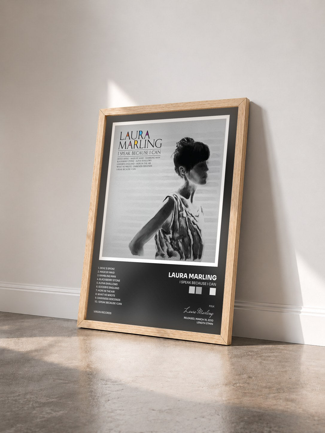 #bois Tableau de l'album I Speak Because I Can de Laura Marling vu de trois quarts, cadre en bois brut