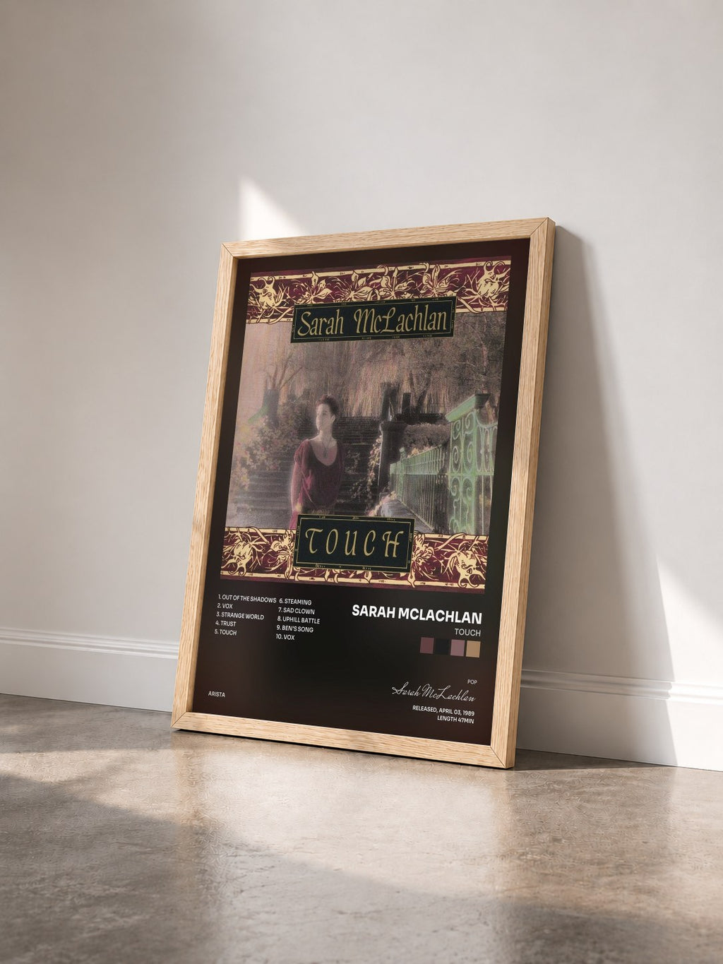 #bois Tableau de l'album Touch de Sarah McLachlan vu de trois quarts, cadre en bois brut