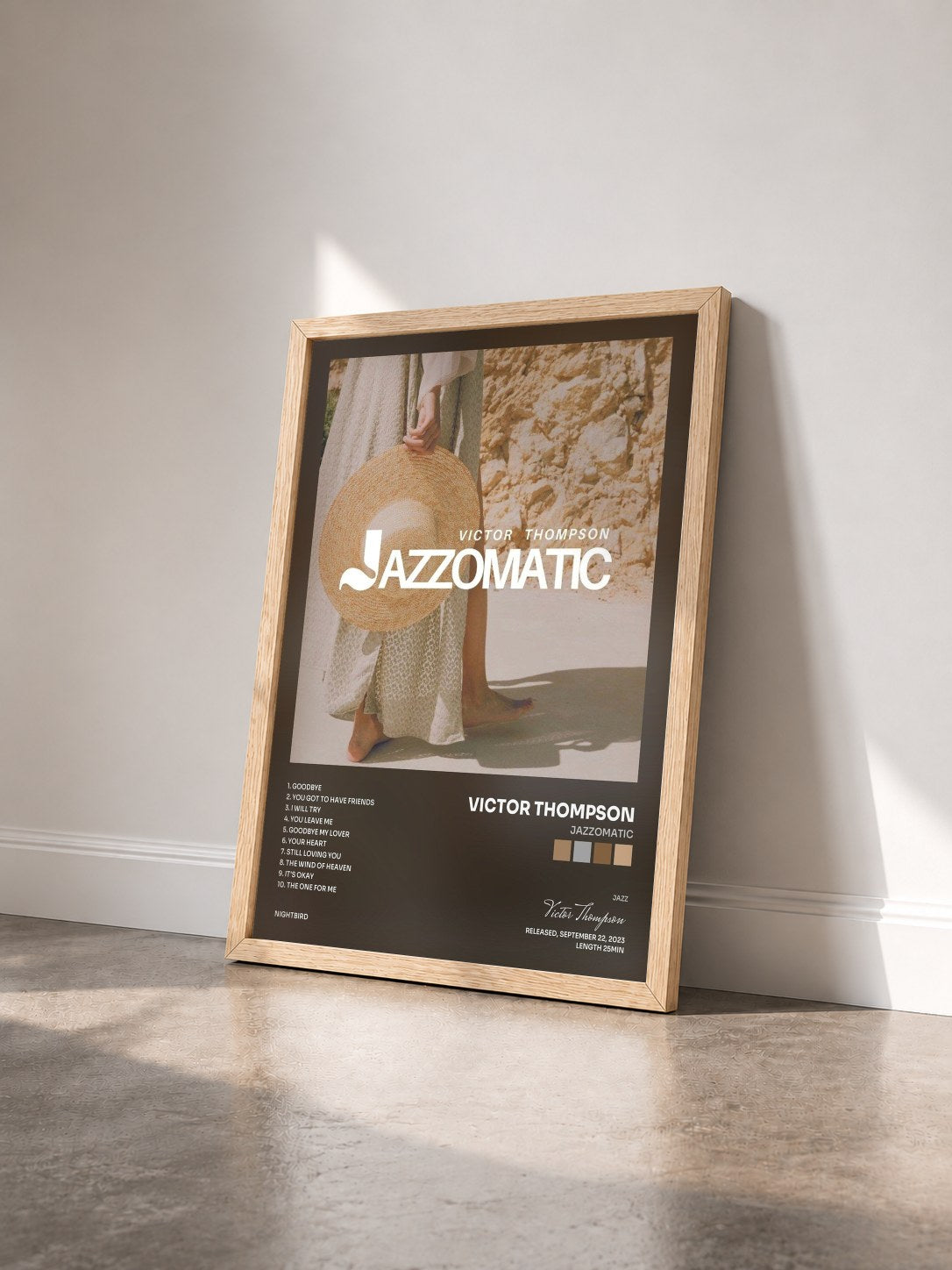 #bois Tableau de l'album Jazzomatic de Victor Thompson vu de trois quarts, cadre en bois brut
