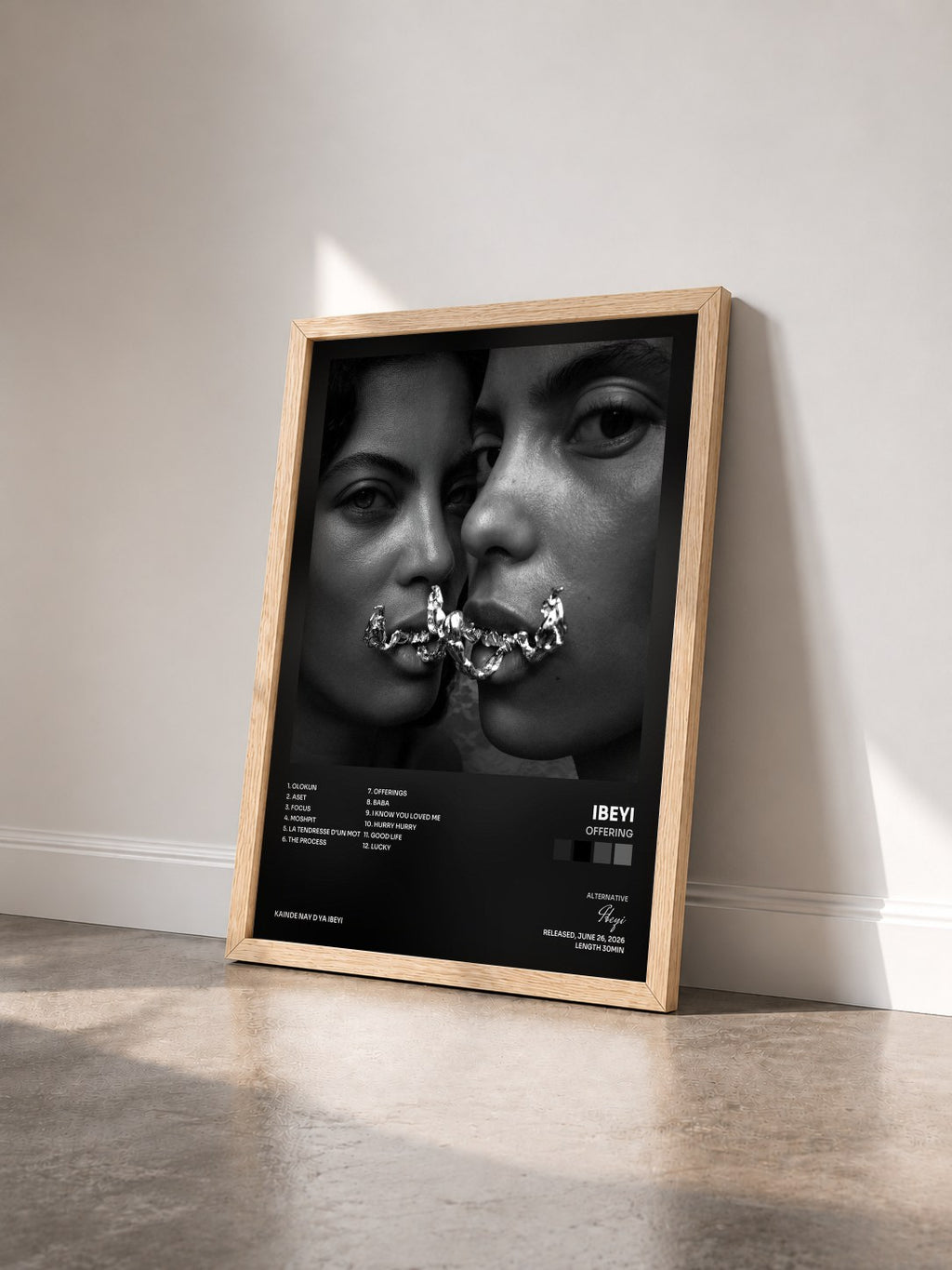 #bois Tableau de l'album Offering de Ibeyi vu de trois quarts, cadre en bois brut