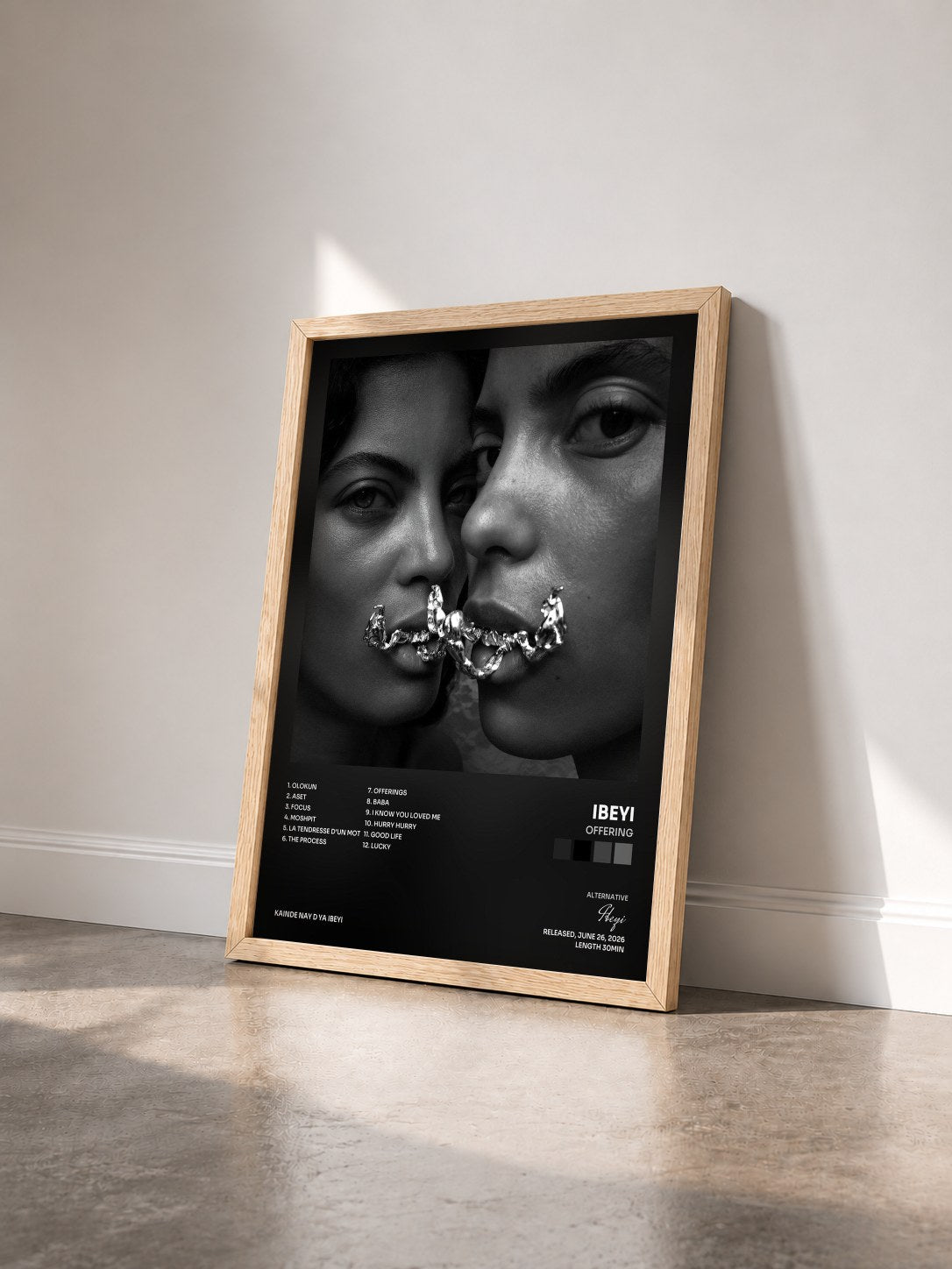 #bois Tableau de l'album Offering de Ibeyi vu de trois quarts, cadre en bois brut