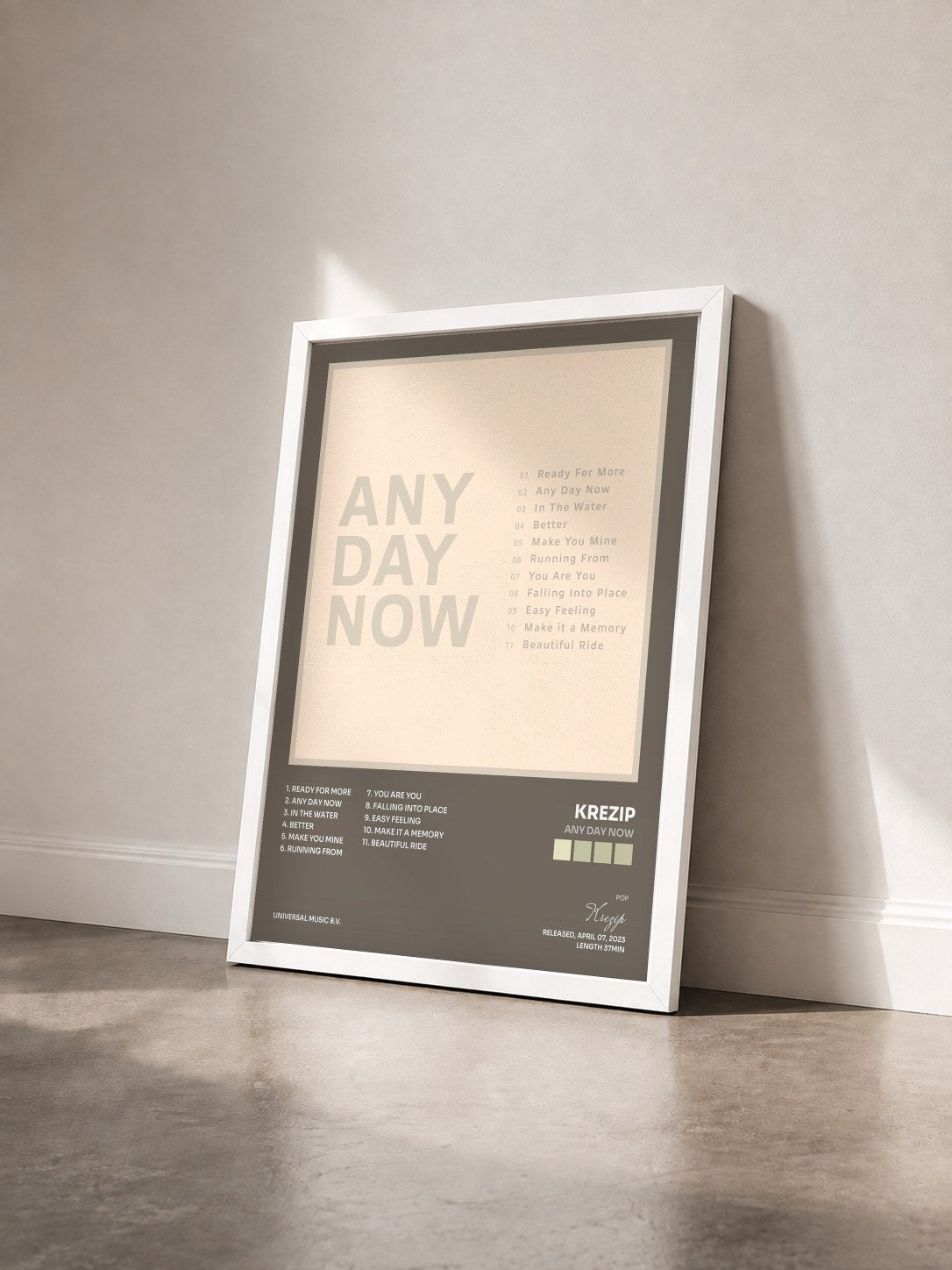 #blanc Tableau de l'album Any Day Now de Krezip vu de trois quarts, cadre blanc