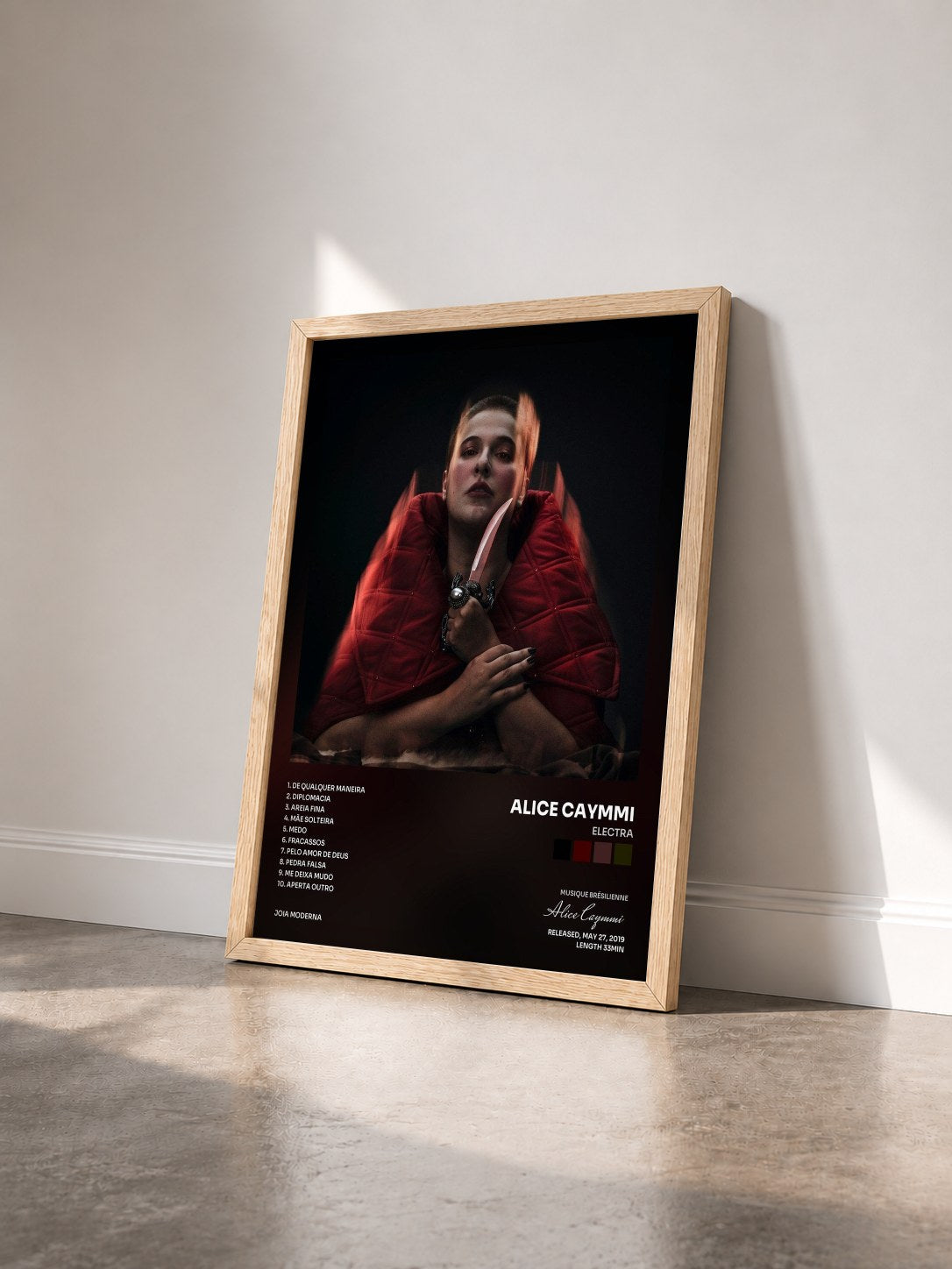 #bois Tableau de l'album ELECTRA de Alice Caymmi vu de trois quarts, cadre en bois brut
