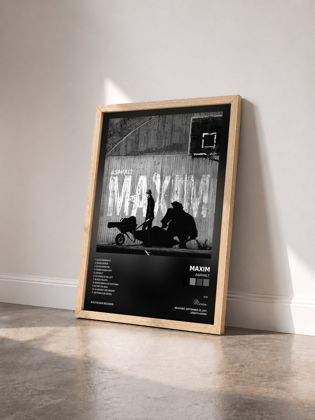 #bois Tableau de l'album Asphalt de Maxim vu de trois quarts, cadre en bois brut