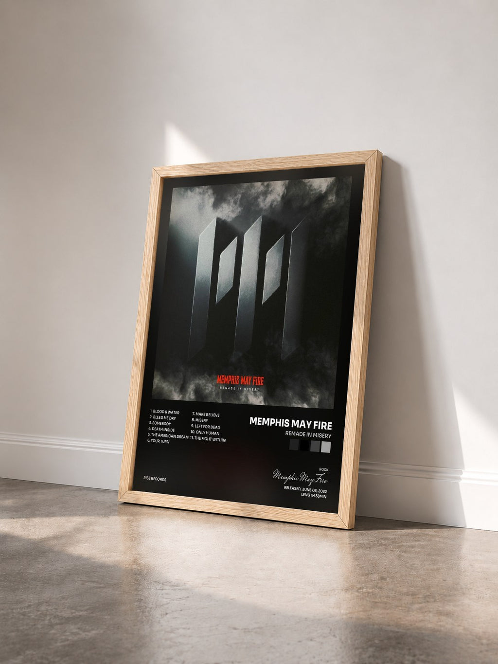 #bois Tableau de l'album Remade In Misery de Memphis May Fire vu de trois quarts, cadre en bois brut