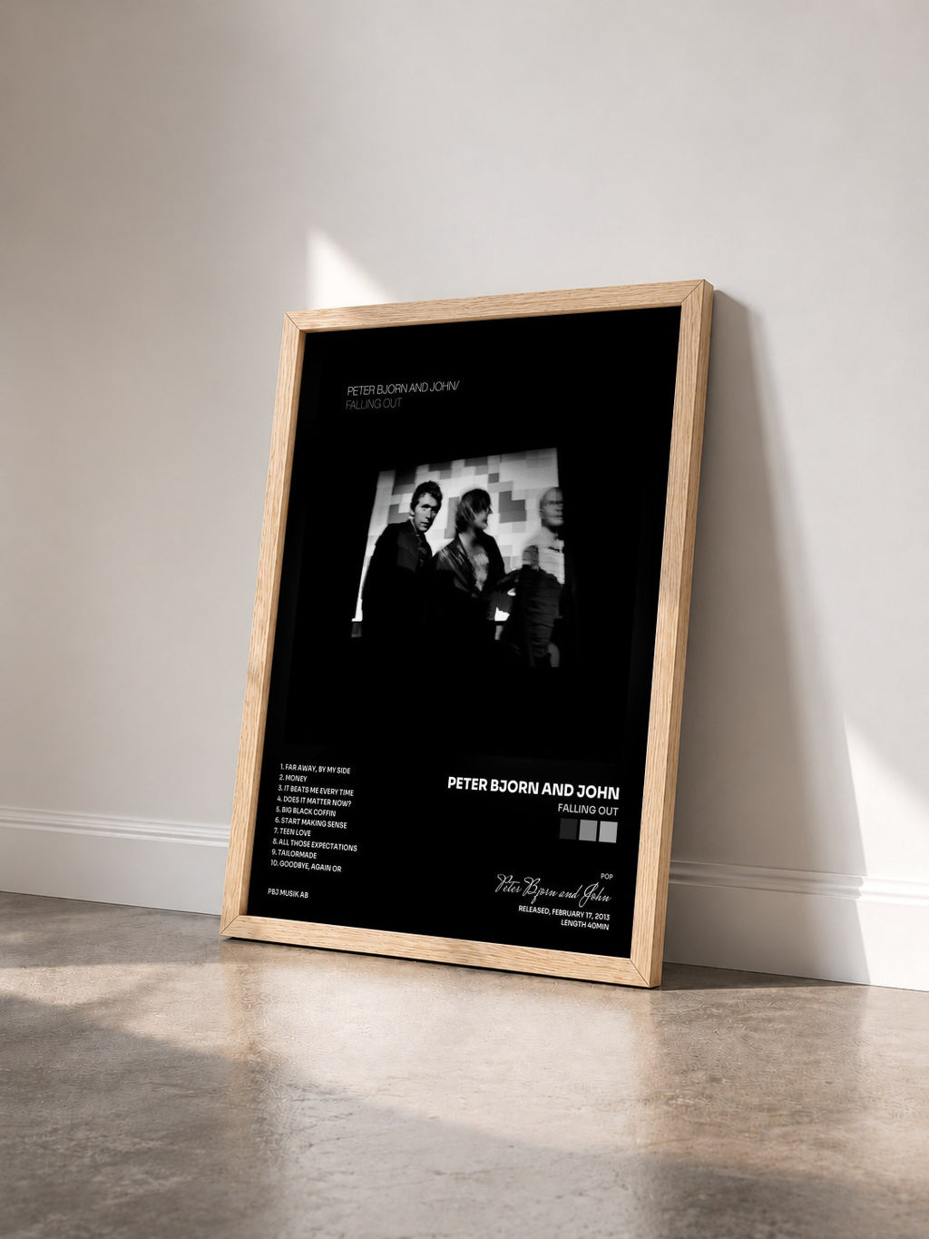 #bois Tableau de l'album Falling Out de Peter Bjorn and John vu de trois quarts, cadre en bois brut