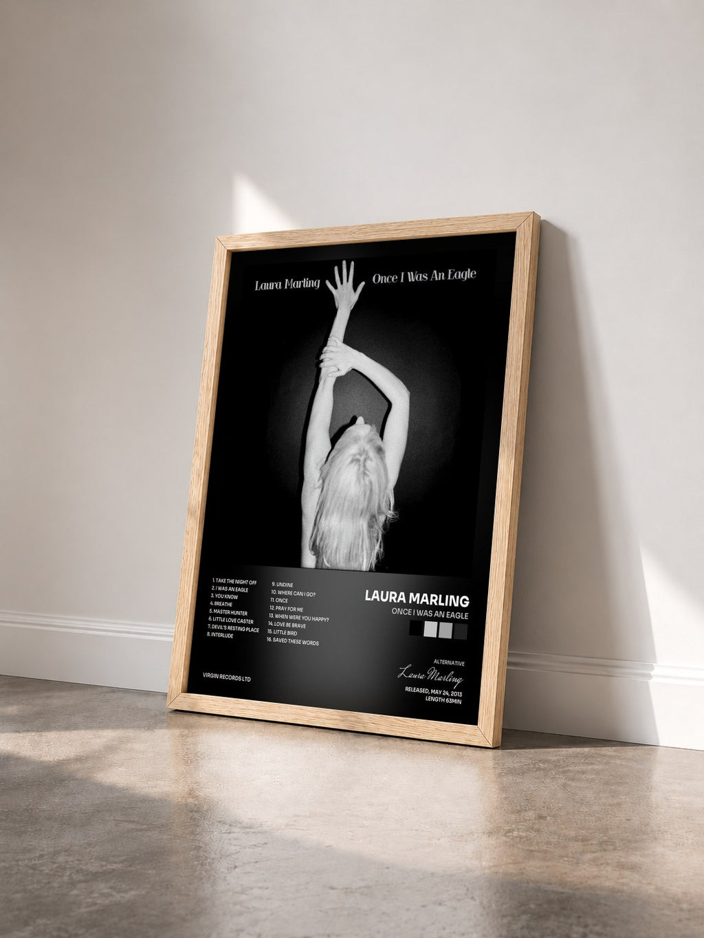 #bois Tableau de l'album Once I Was An Eagle de Laura Marling vu de trois quarts, cadre en bois brut