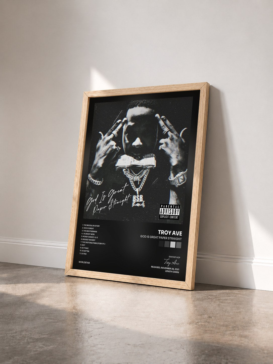 #bois Tableau de l'album God Is Great Paper Straight de Troy Ave vu de trois quarts, cadre en bois brut