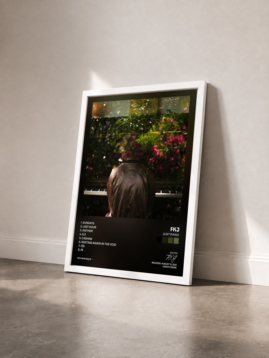 #blanc Tableau de l'album Just Piano de FKJ vu de trois quarts, cadre blanc