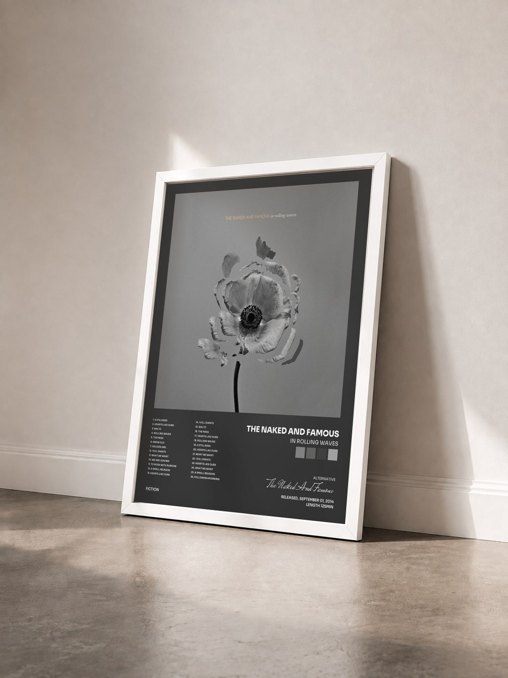 #blanc Tableau de l'album In Rolling Waves de The Naked And Famous vu de trois quarts, cadre blanc