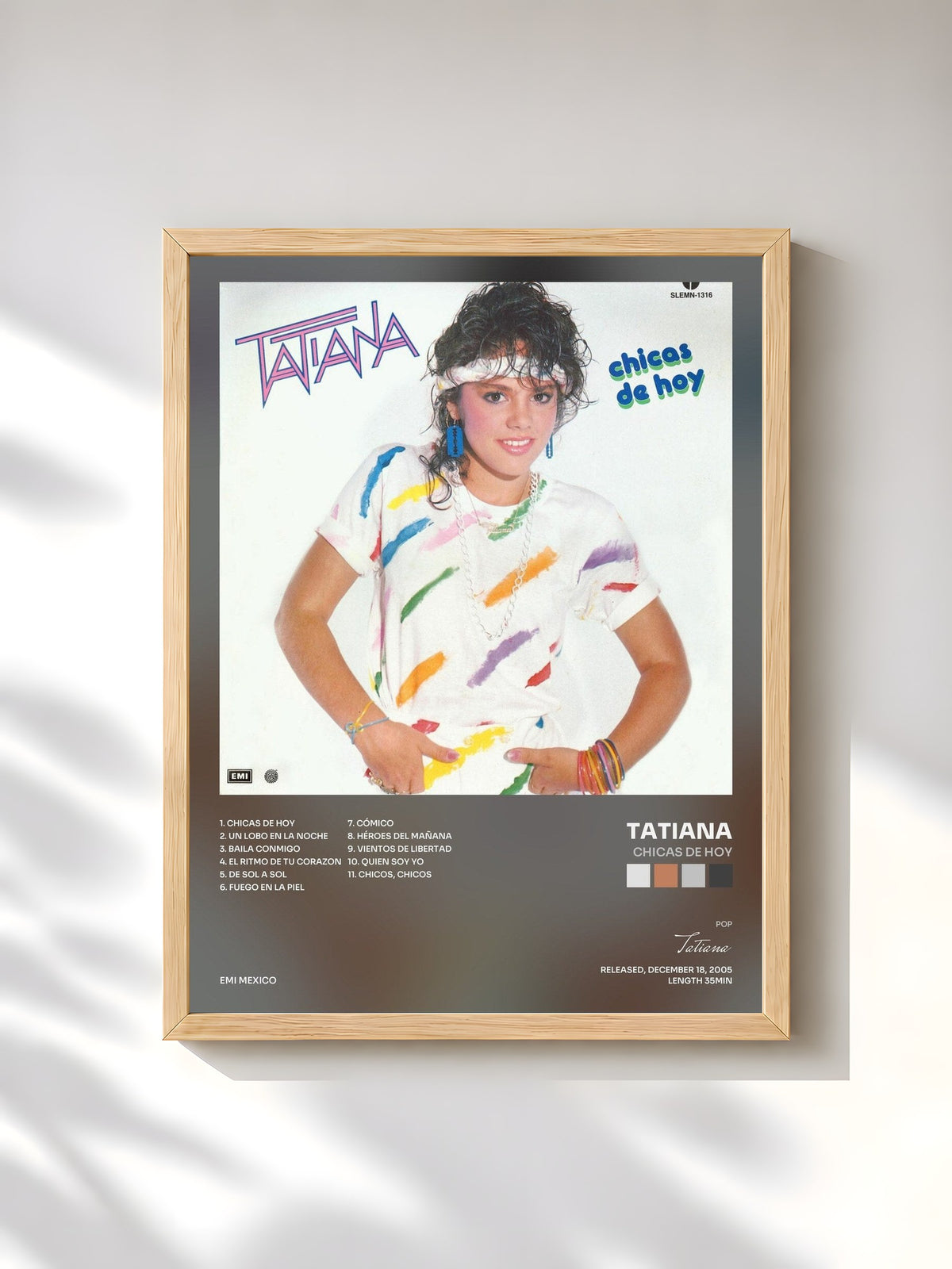 #bois Tableau de l'album Chicas De Hoy de Tatiana, cadre en bois brut, imprimé et encadré en France
