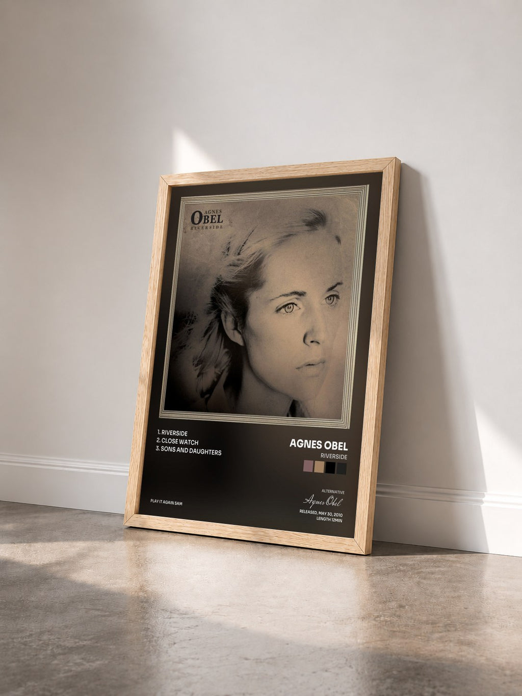#bois Tableau de l'album Riverside de Agnes Obel vu de trois quarts, cadre en bois brut