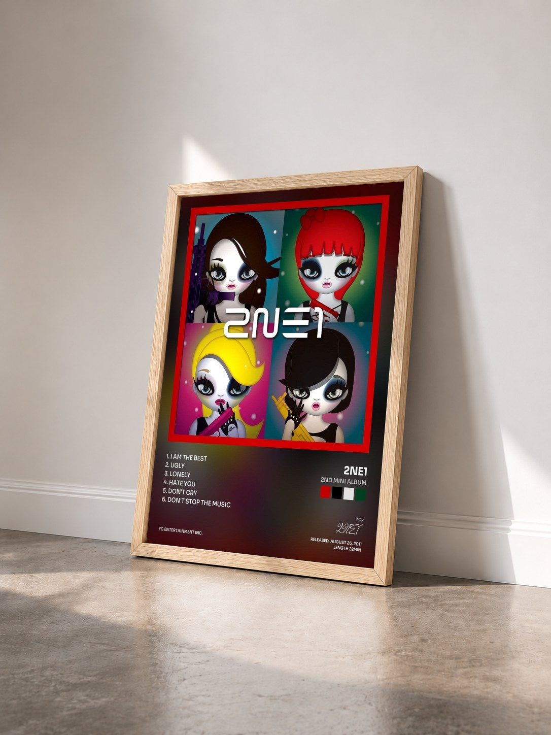 #bois Tableau de l'album 2nd Mini Album de 2NE1 vu de trois quarts, cadre en bois brut