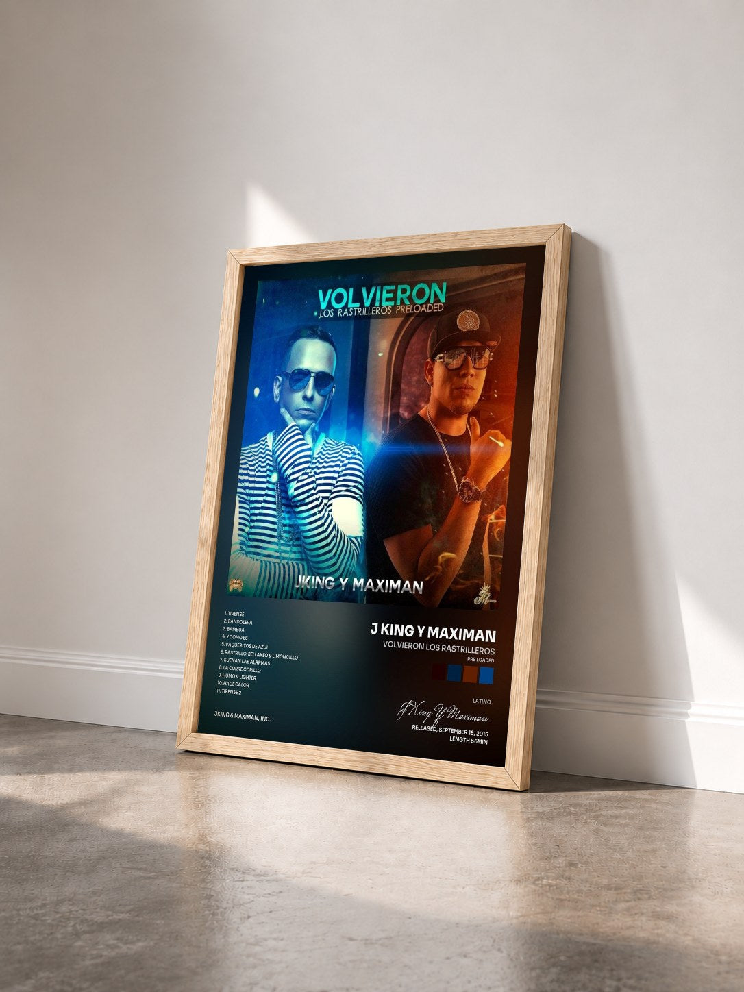 #bois Tableau de l'album Volvieron los Rastrilleros (Pre Loaded) de J King Y Maximan vu de trois quarts, cadre en bois brut