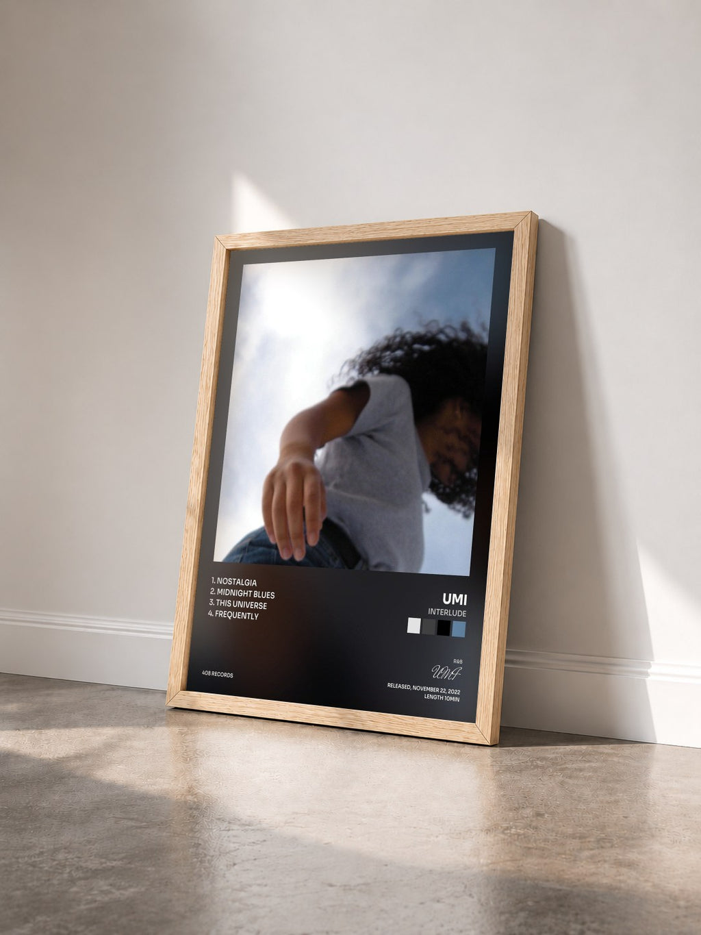 #bois Tableau de l'album Interlude de UMI vu de trois quarts, cadre en bois brut