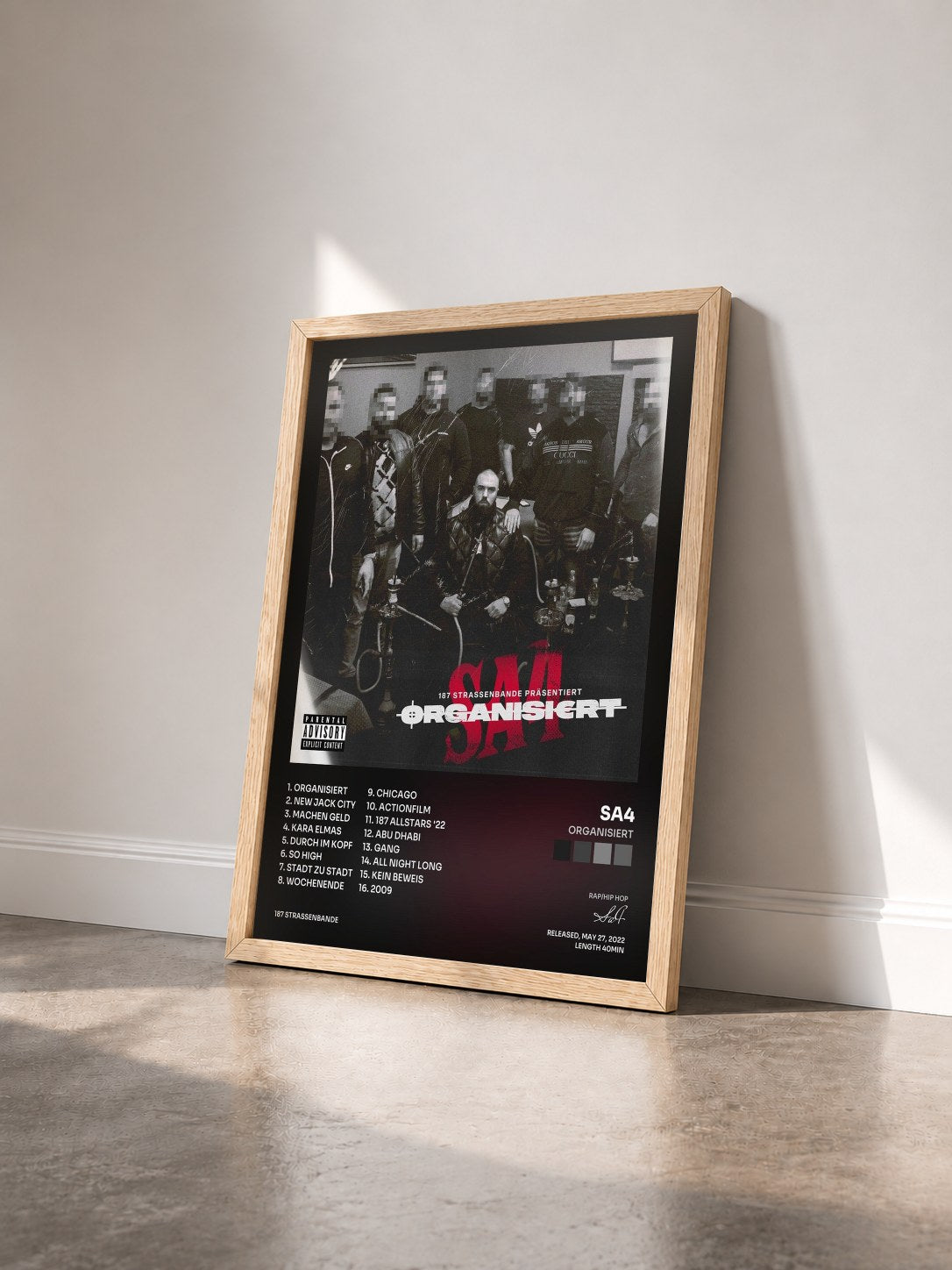 #bois Tableau de l'album Organisiert de Sa4 vu de trois quarts, cadre en bois brut