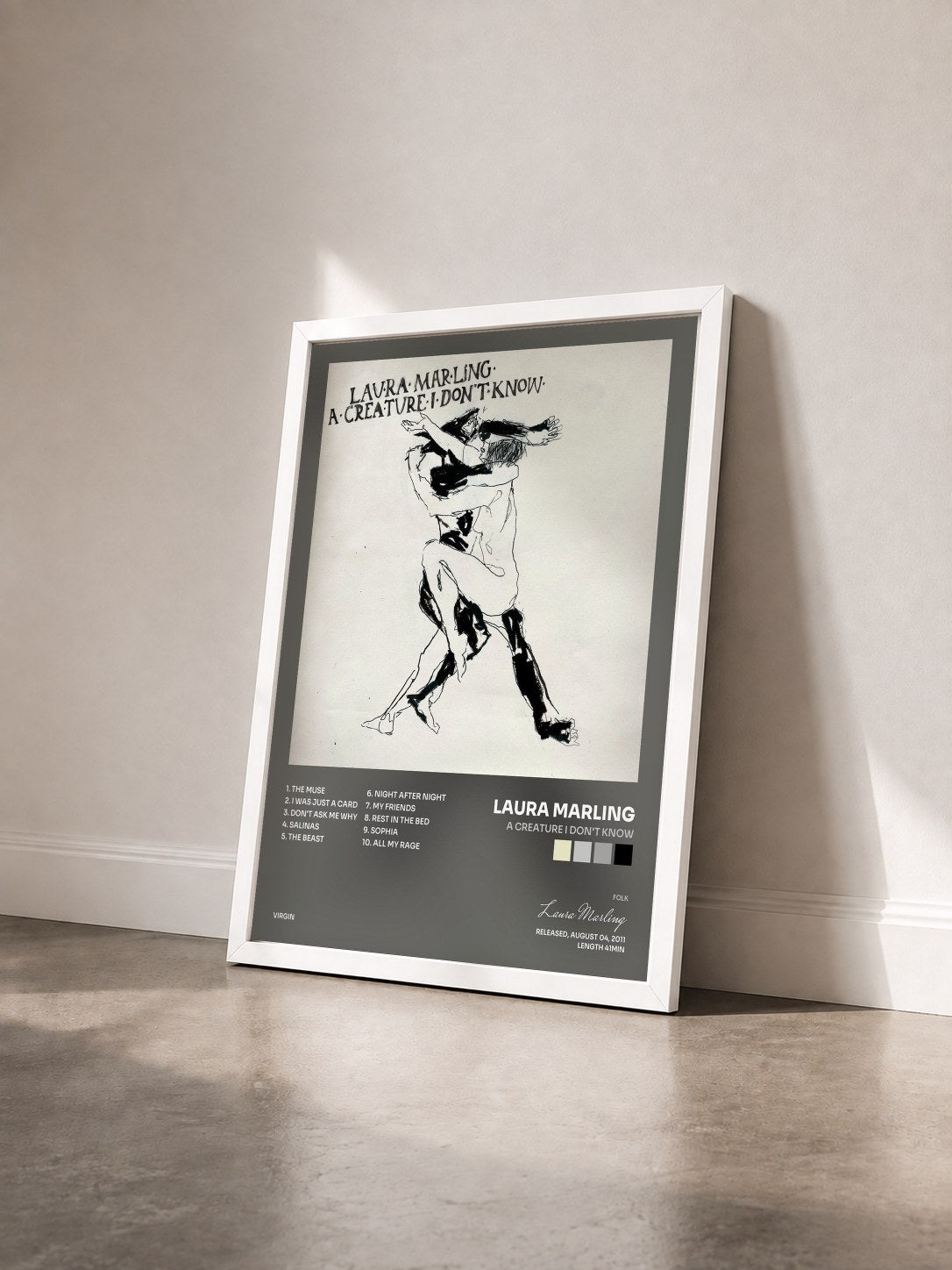 #blanc Tableau de l'album A Creature I Don't Know de Laura Marling vu de trois quarts, cadre blanc
