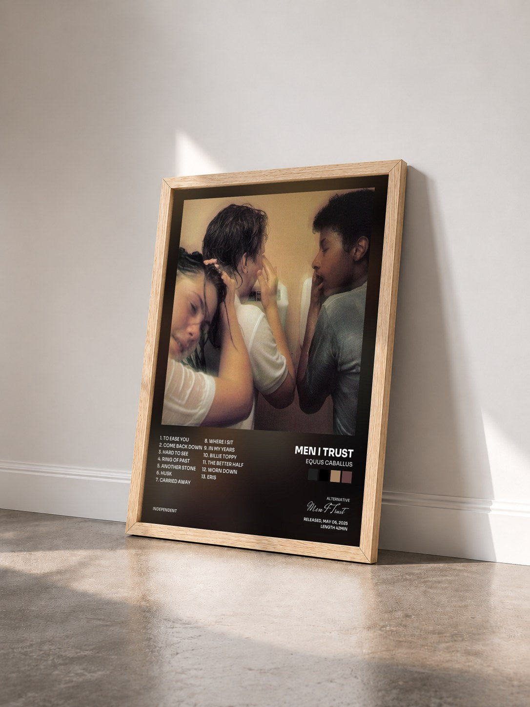 #bois Tableau de l'album Equus Caballus de Men I Trust vu de trois quarts, cadre en bois brut