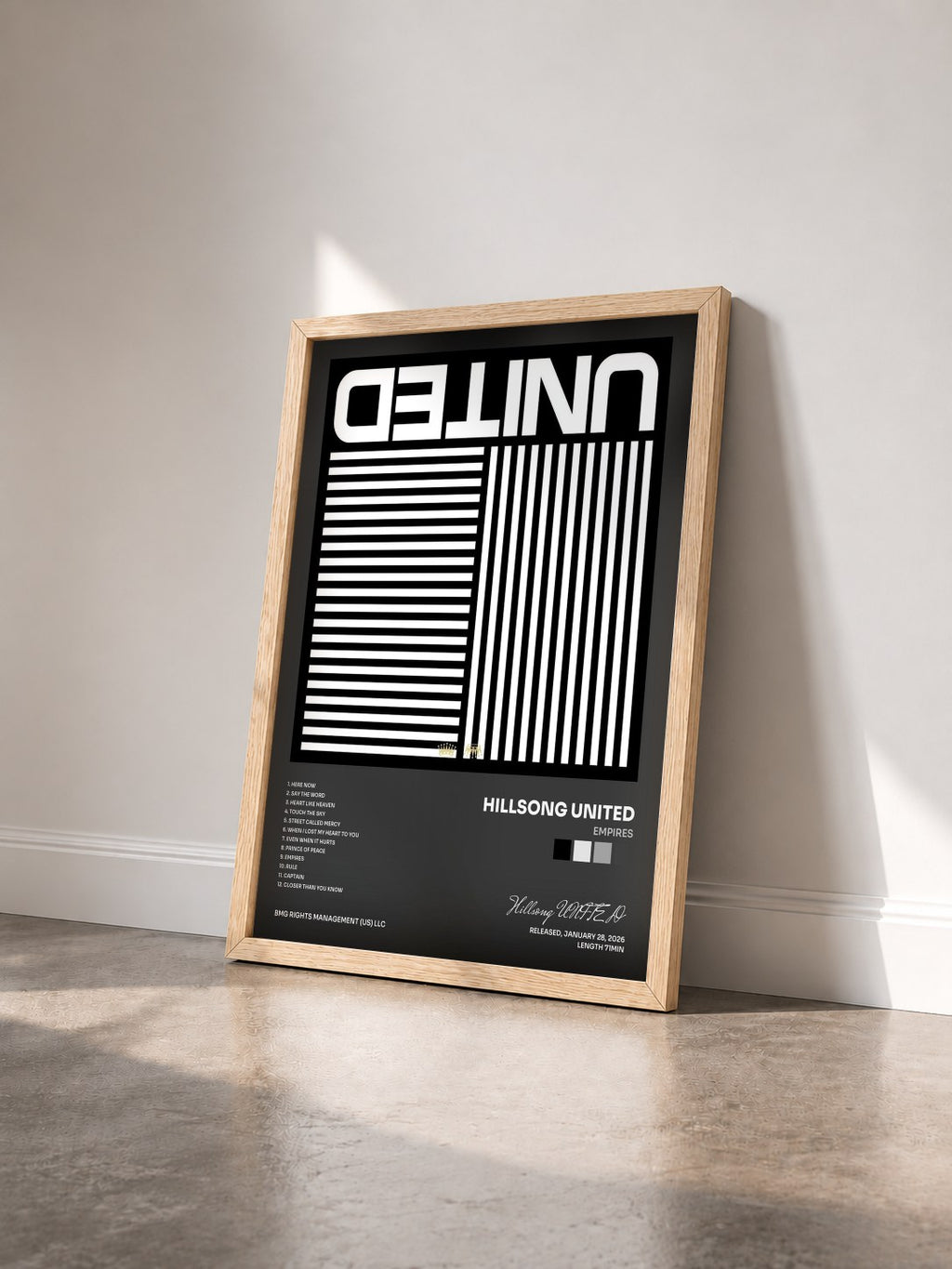 #bois Tableau de l'album Empires de Hillsong UNITED vu de trois quarts, cadre en bois brut