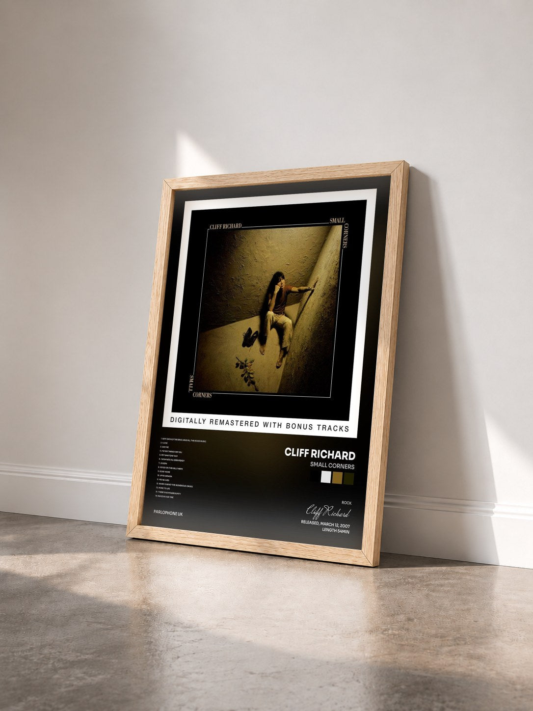 #bois Tableau de l'album Small Corners de Cliff Richard vu de trois quarts, cadre en bois brut
