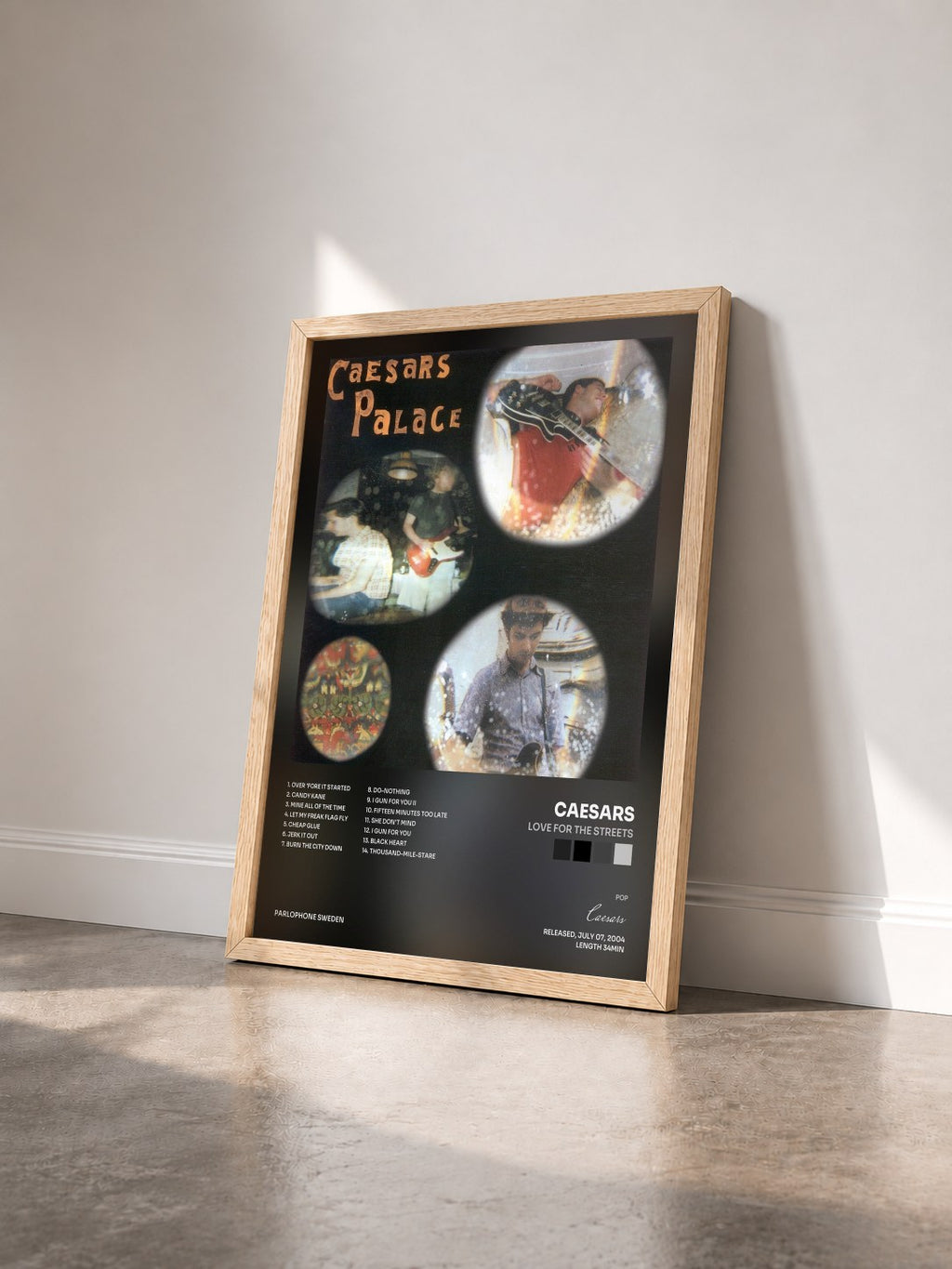 #bois Tableau de l'album Love For The Streets de Caesars vu de trois quarts, cadre en bois brut