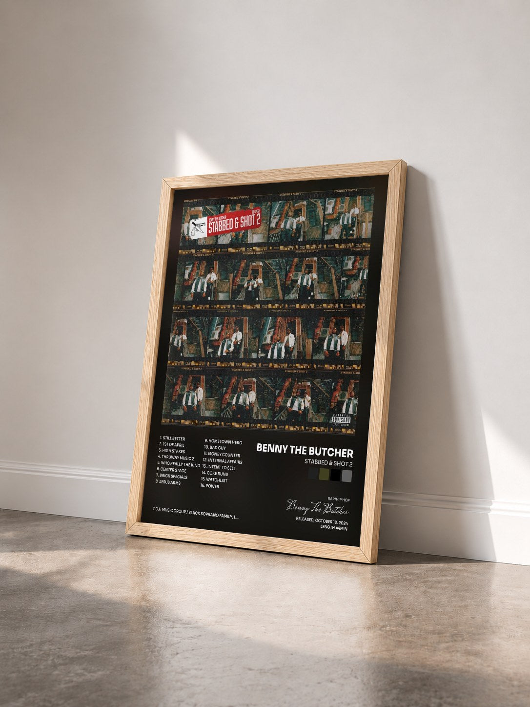 #bois Tableau de l'album STABBED & SHOT 2 de Benny The Butcher vu de trois quarts, cadre en bois brut
