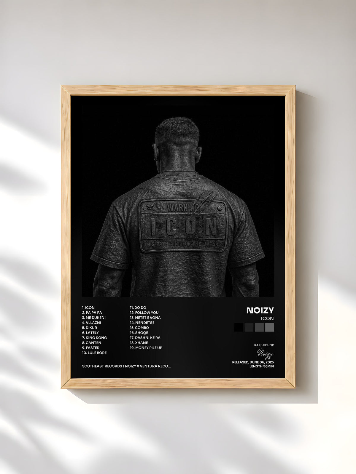 #bois Tableau de l'album ICON de Noizy, cadre en bois brut, imprimé et encadré en France