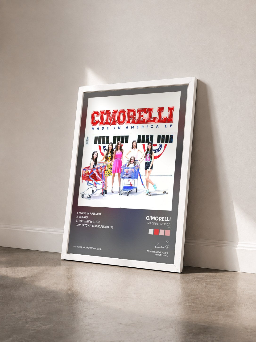 #blanc Tableau de l'album Made In America (EP) de Cimorelli vu de trois quarts, cadre blanc