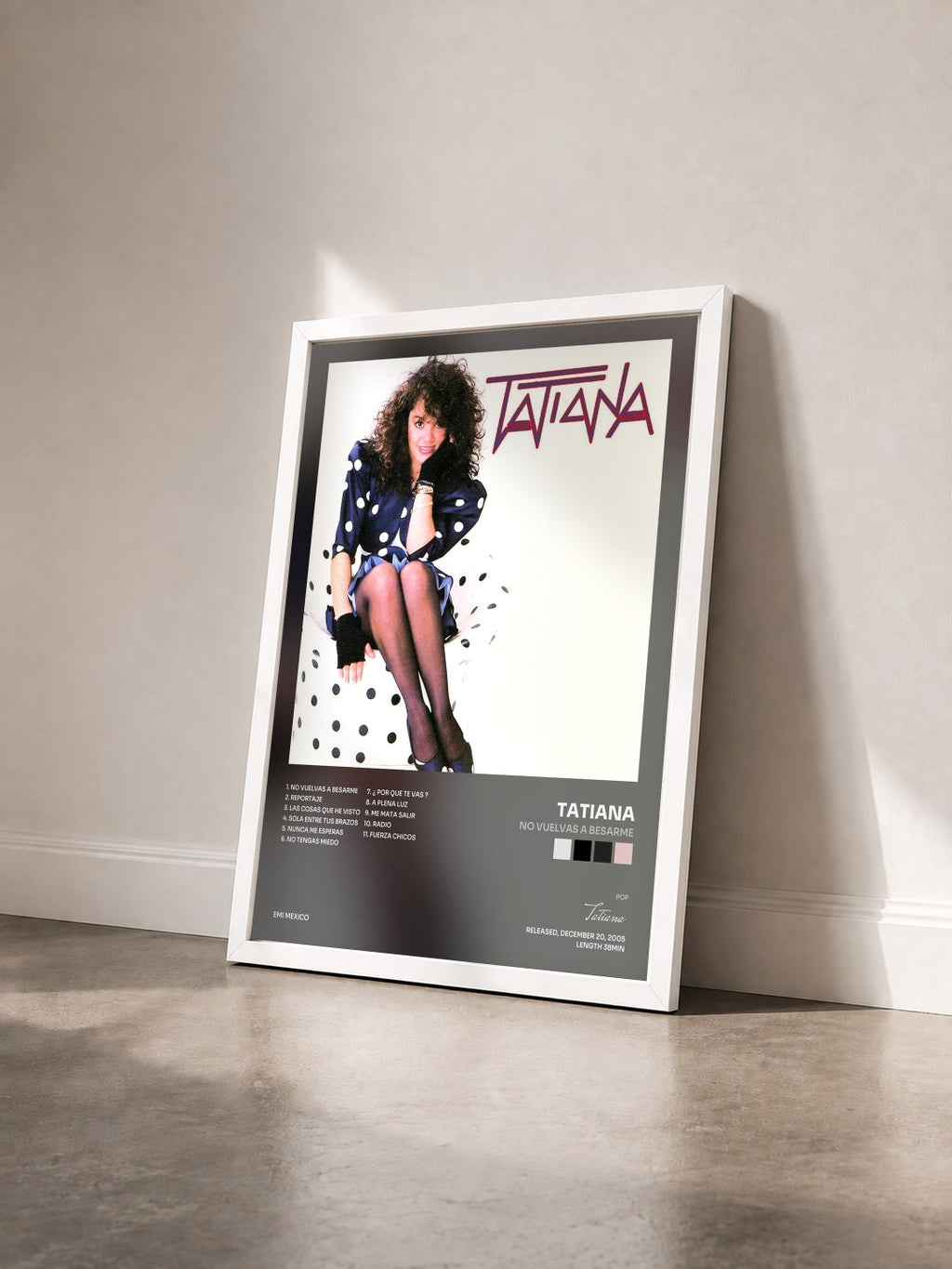 #blanc Tableau de l'album No Vuelvas A Besarme de Tatiana vu de trois quarts, cadre blanc