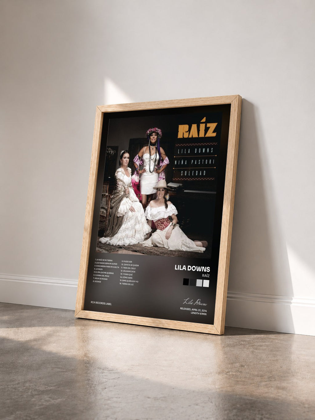 #bois Tableau de l'album Raíz de Lila Downs vu de trois quarts, cadre en bois brut