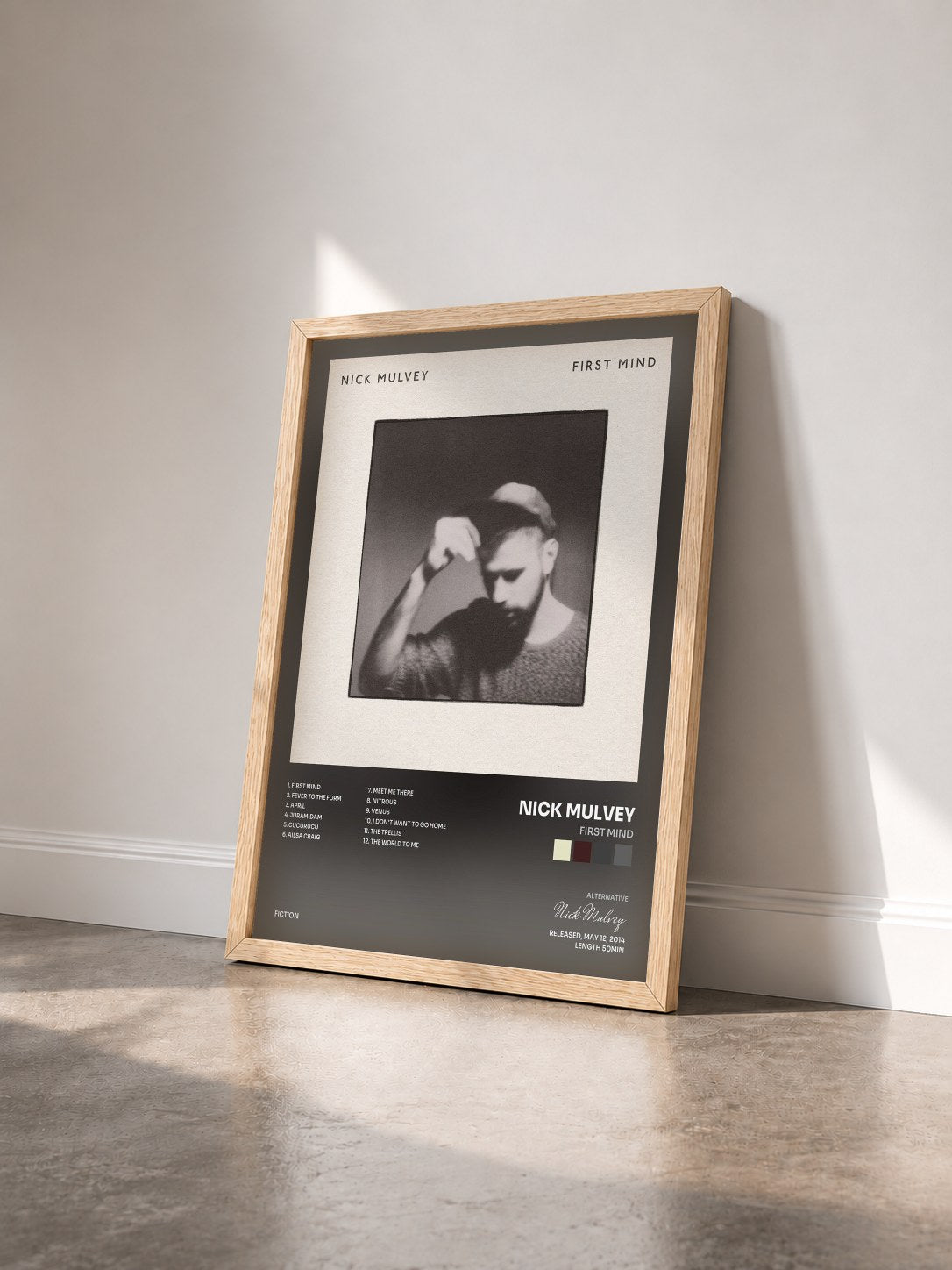 #bois Tableau de l'album First Mind de Nick Mulvey vu de trois quarts, cadre en bois brut