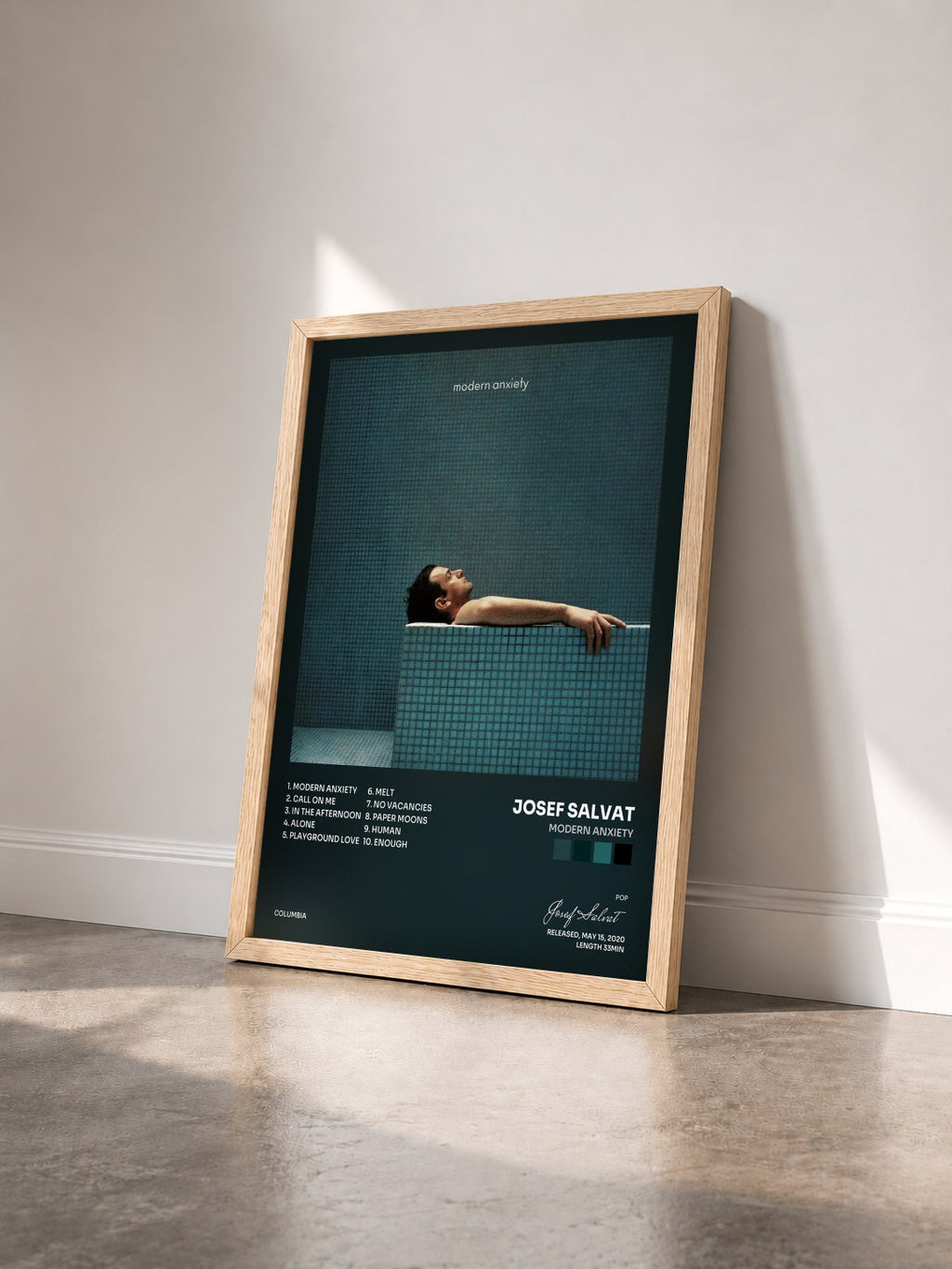 #bois Tableau de l'album modern anxiety de Josef Salvat vu de trois quarts, cadre en bois brut